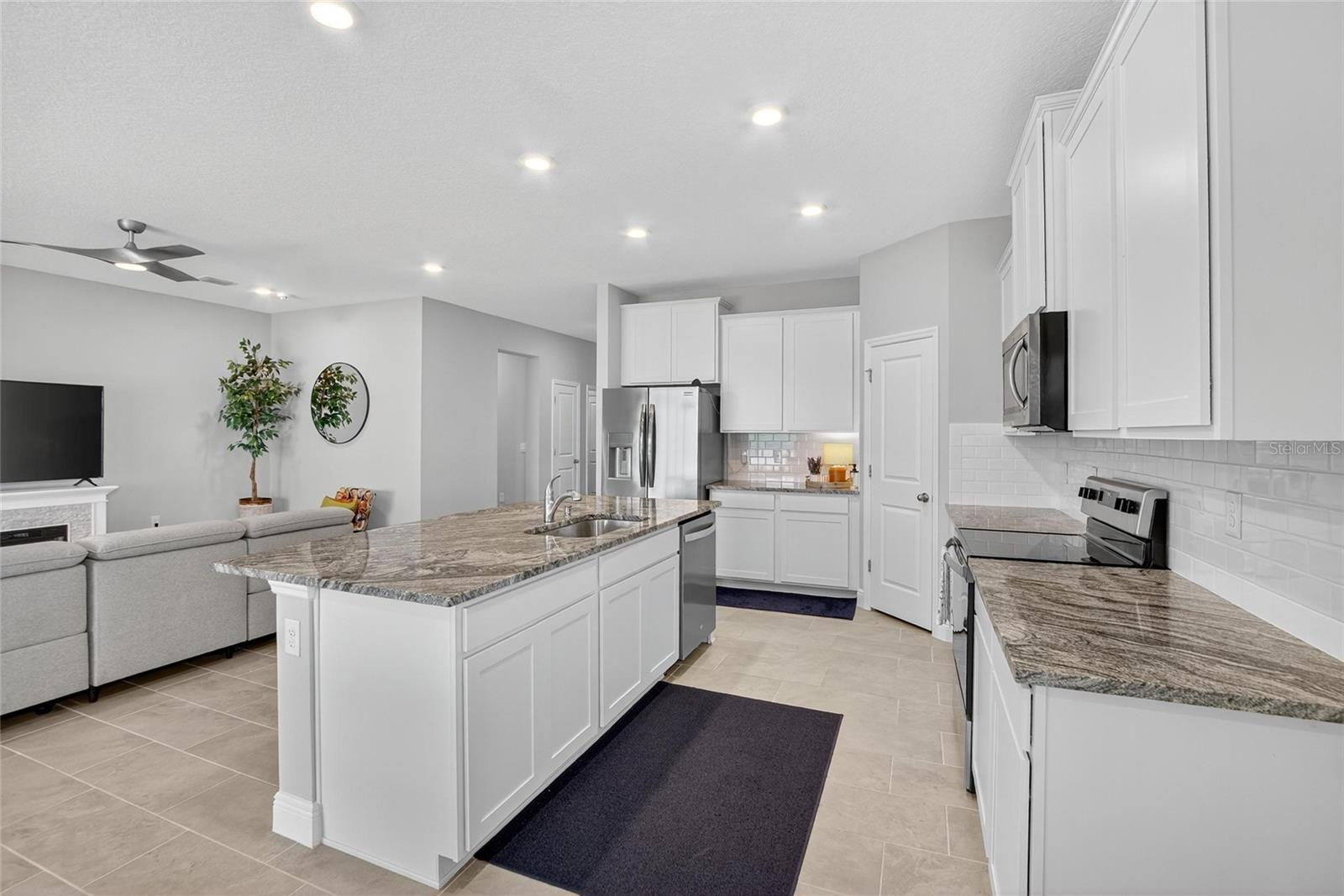 MANGROVE MANOR PH 2 - Residential Lease