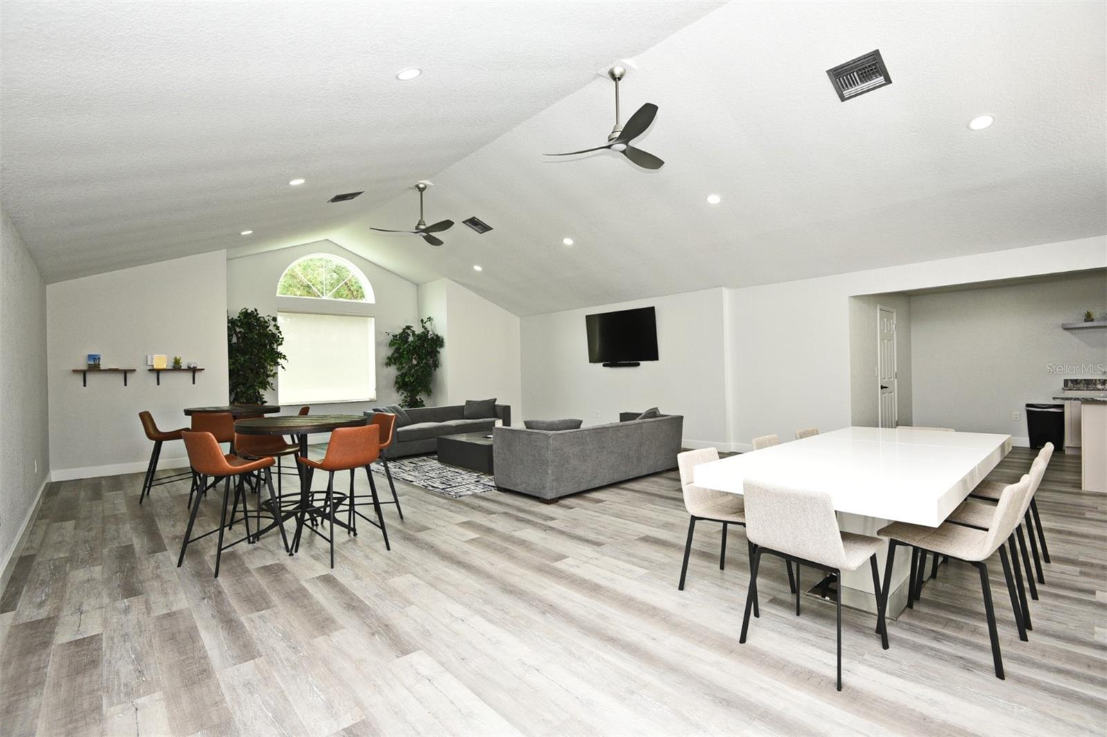 HAMPTONS OF HEATHROW 1 THE - Residential