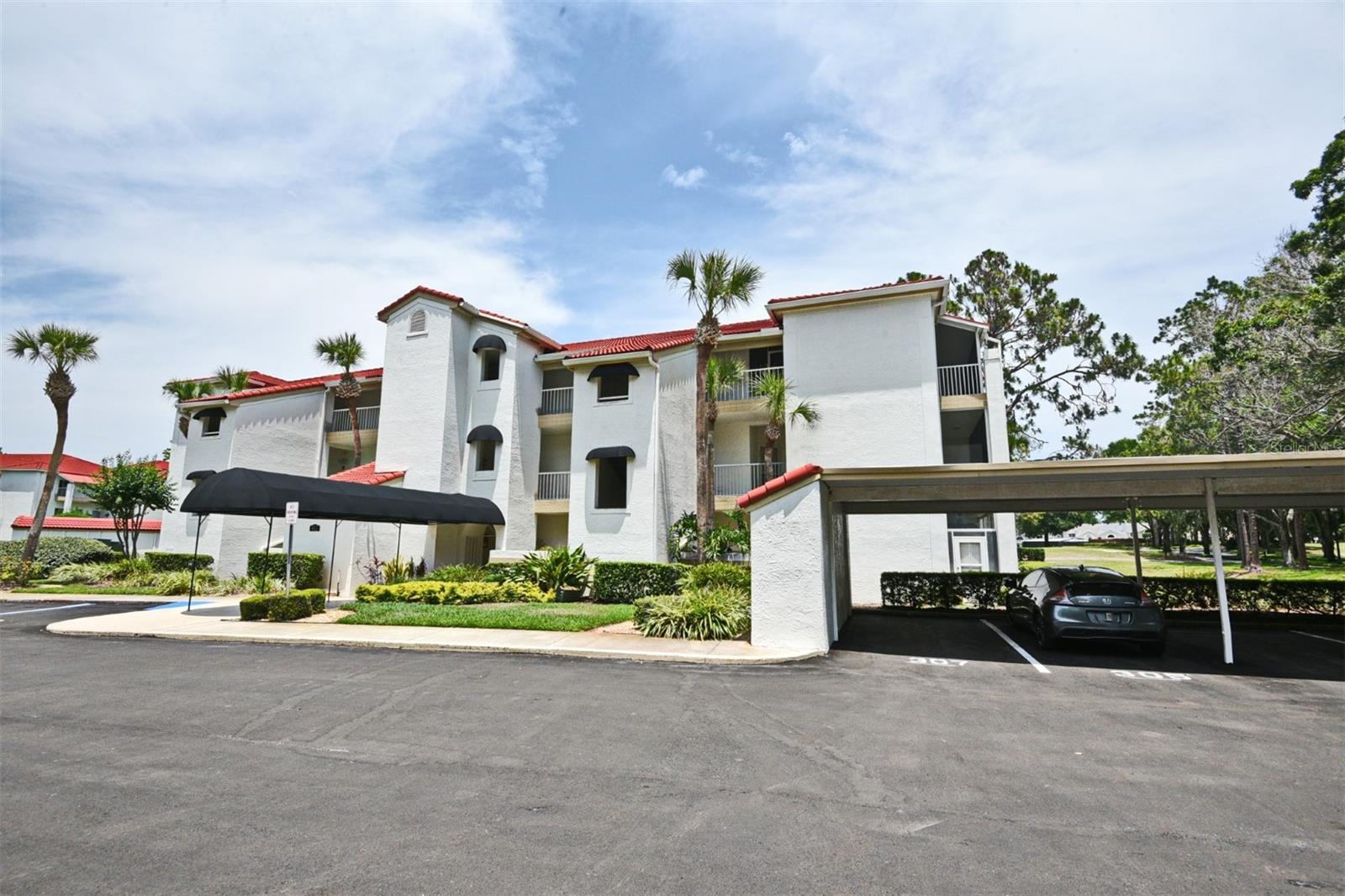 HAMPTONS OF HEATHROW 1 THE - Residential