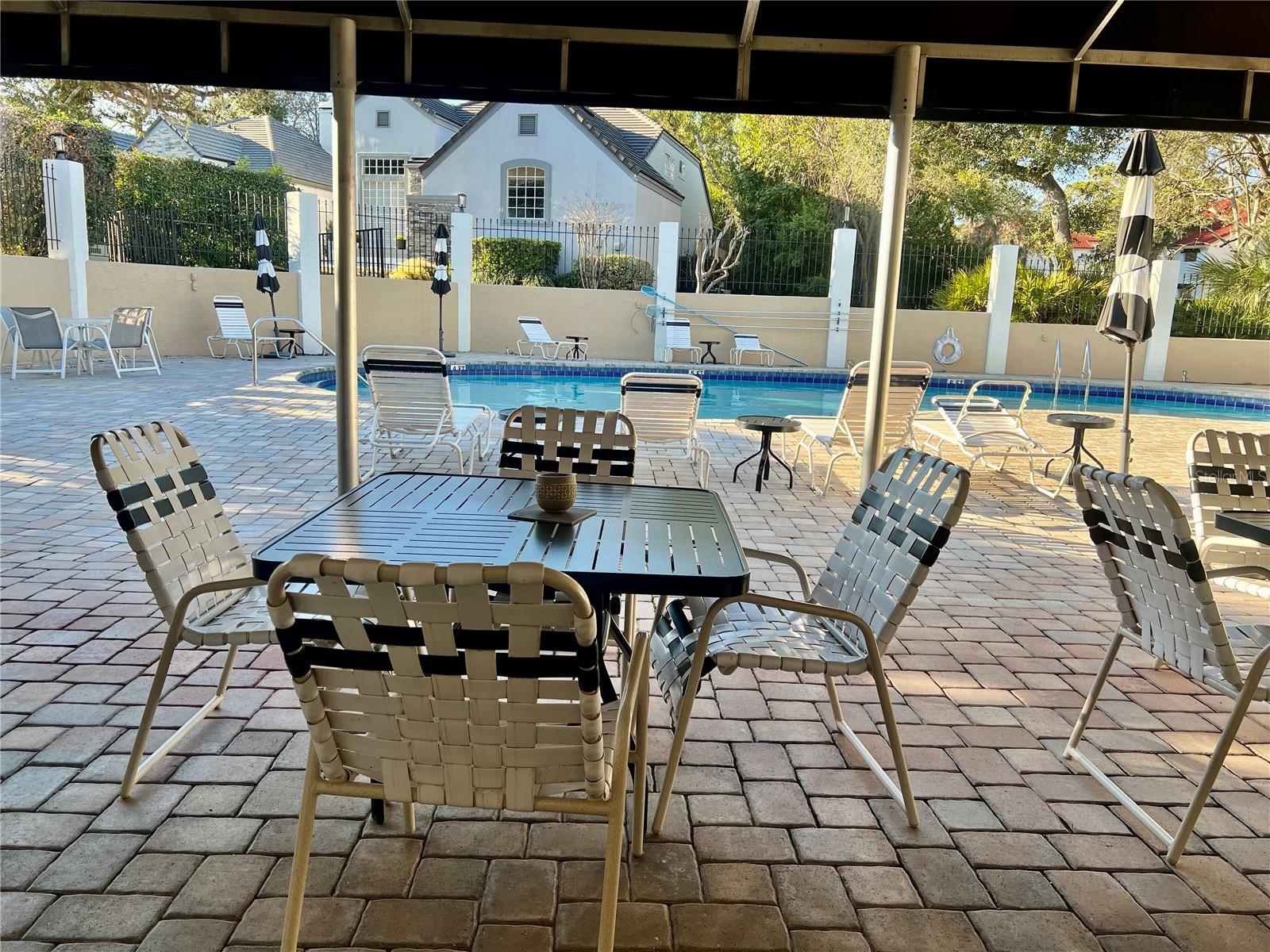 HAMPTONS OF HEATHROW 1 THE - Residential