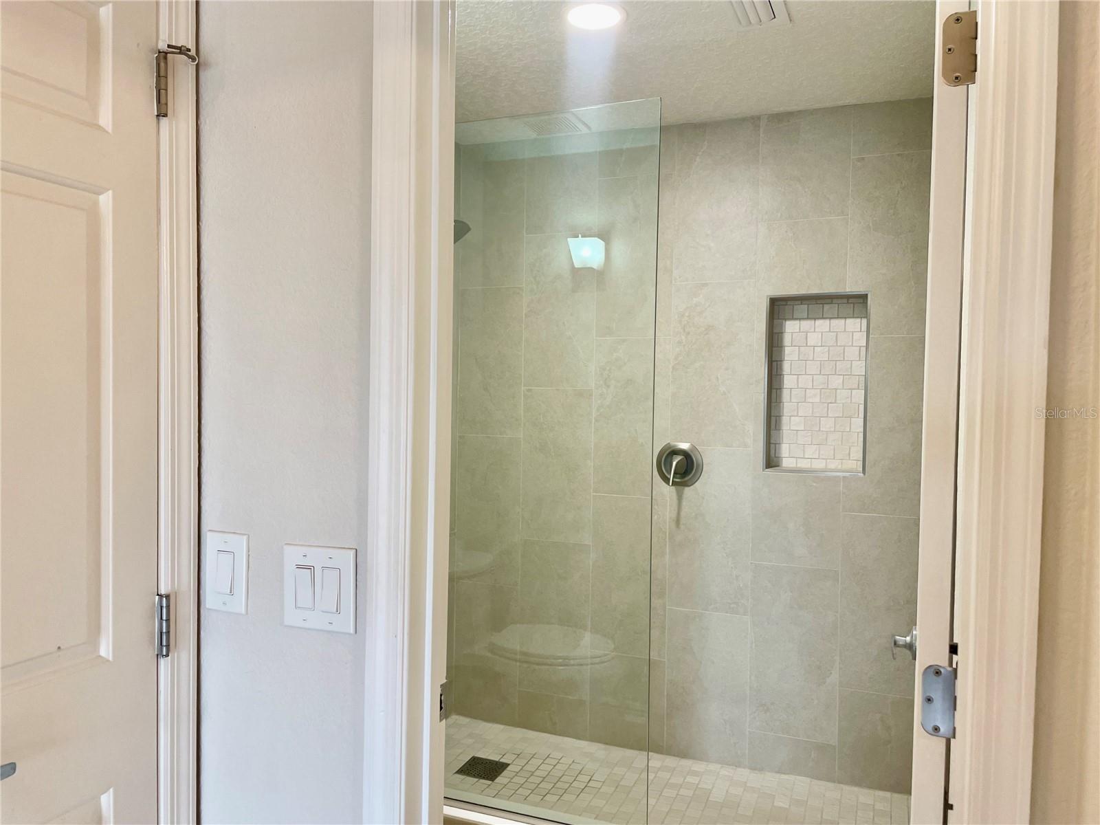 HAMPTONS OF HEATHROW 1 THE - Residential