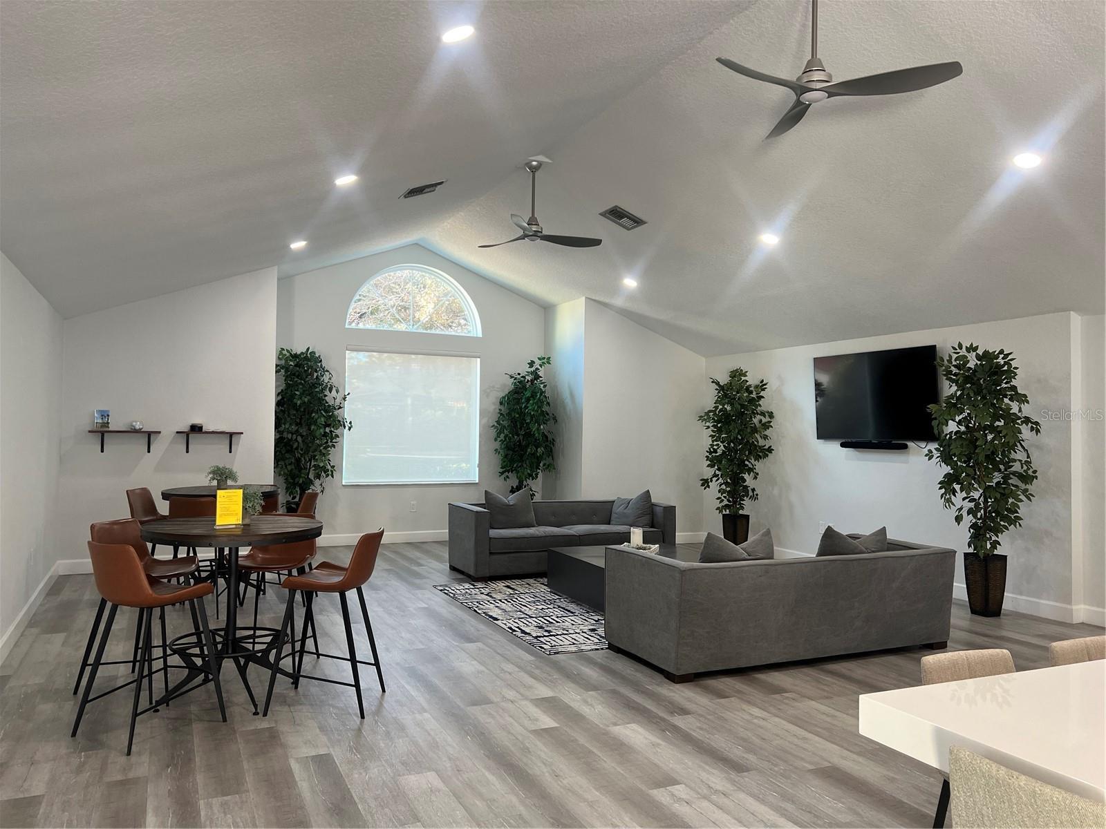 HAMPTONS OF HEATHROW 1 THE - Residential