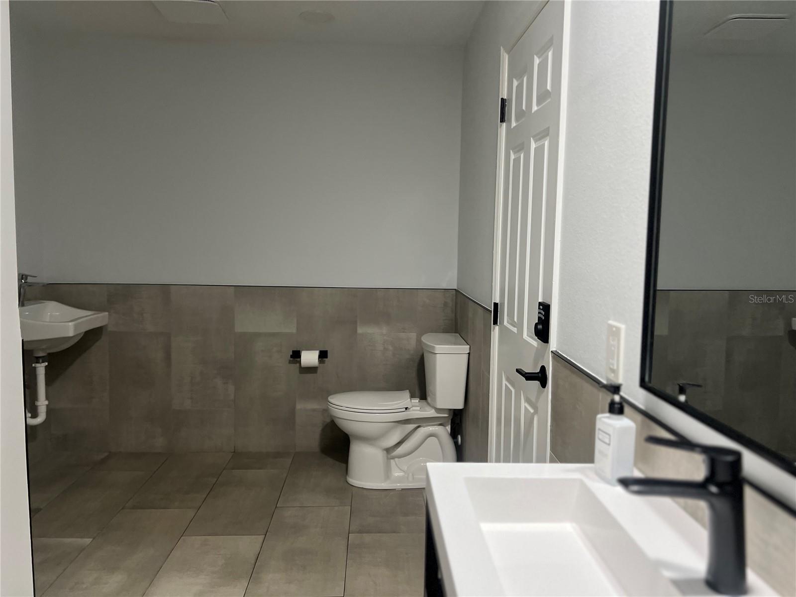 HAMPTONS OF HEATHROW 1 THE - Residential