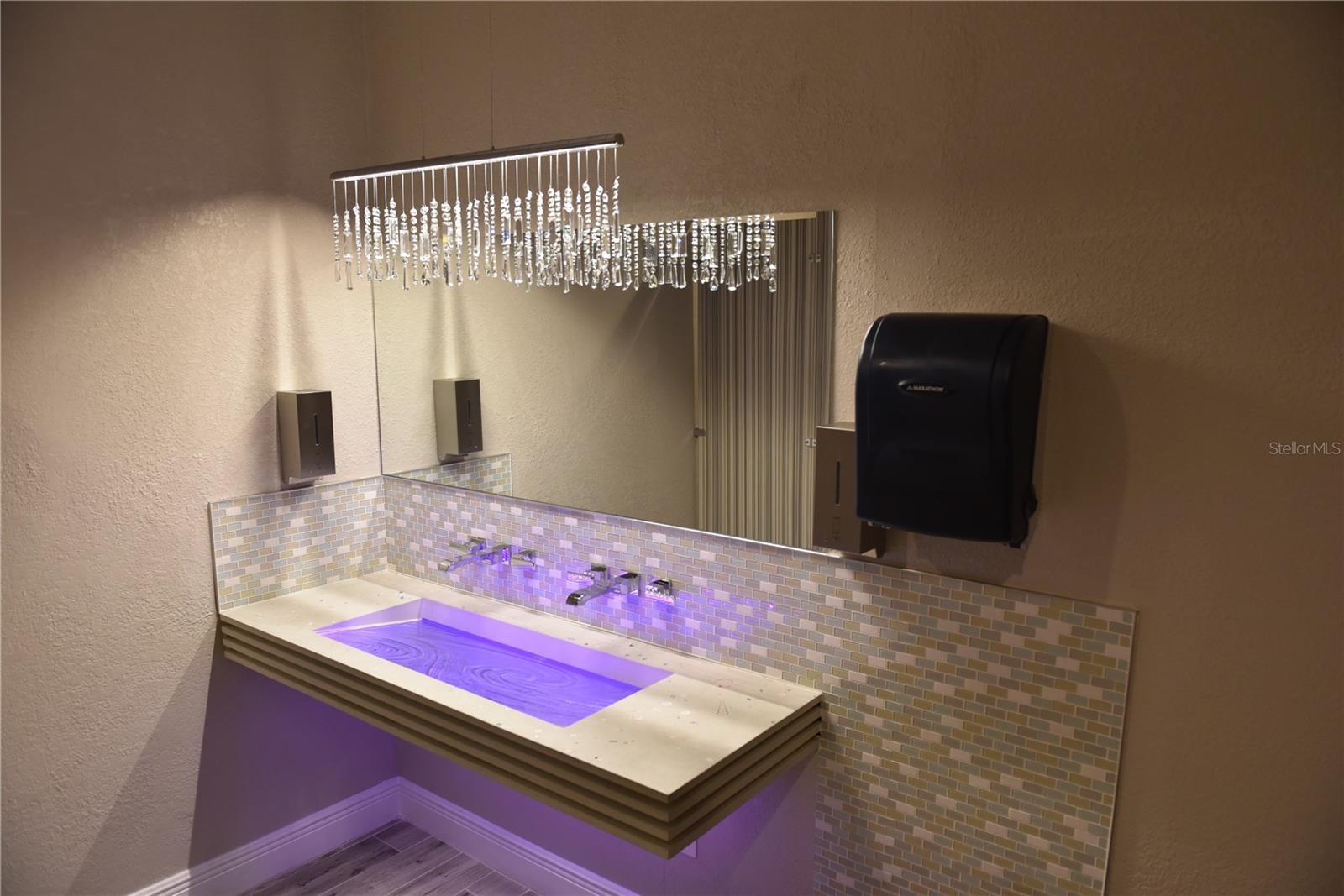 PINEBROOKE BUS PARK PH - Commercial Lease