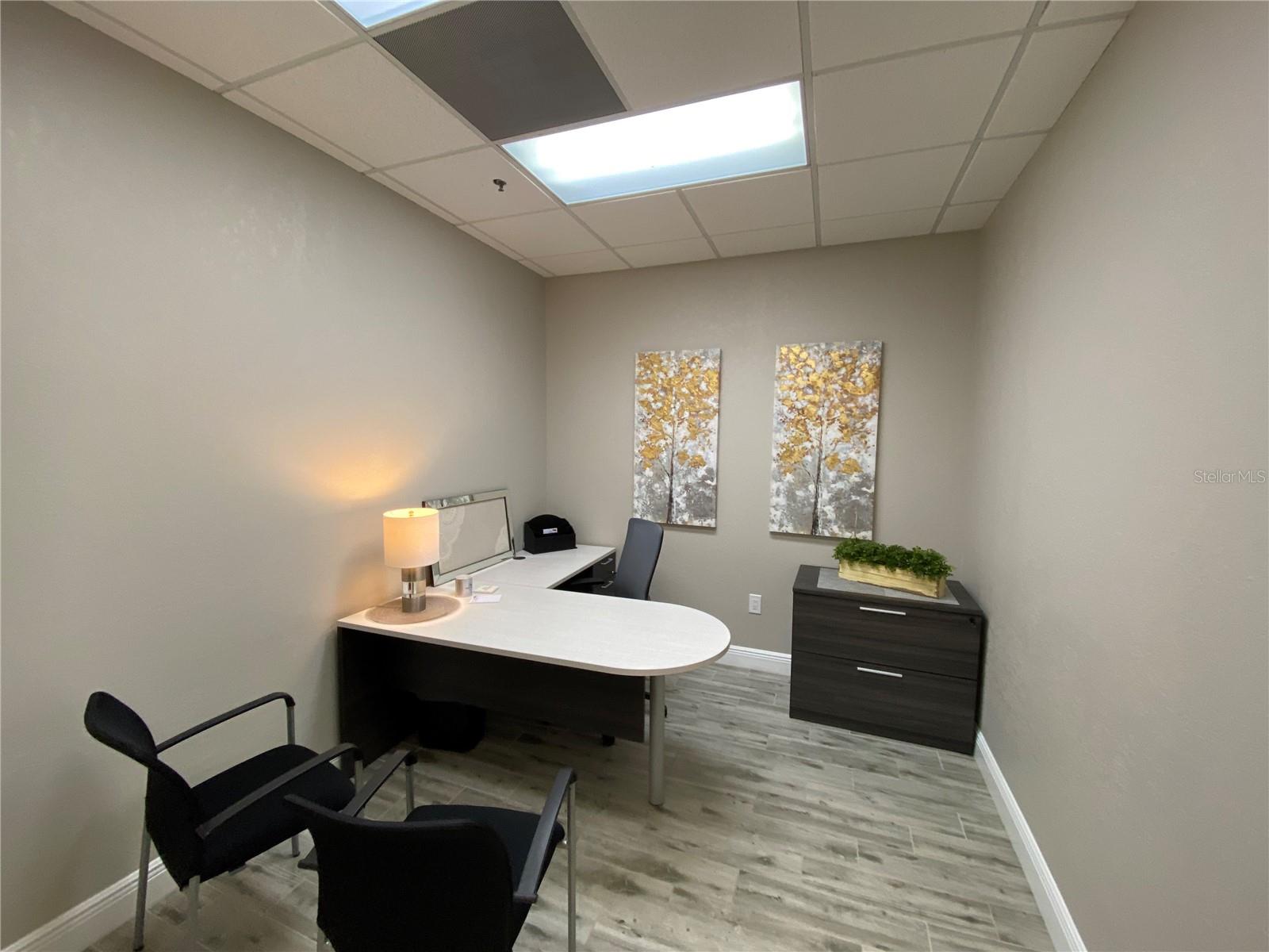 PINEBROOKE BUS PARK PH - Commercial Lease