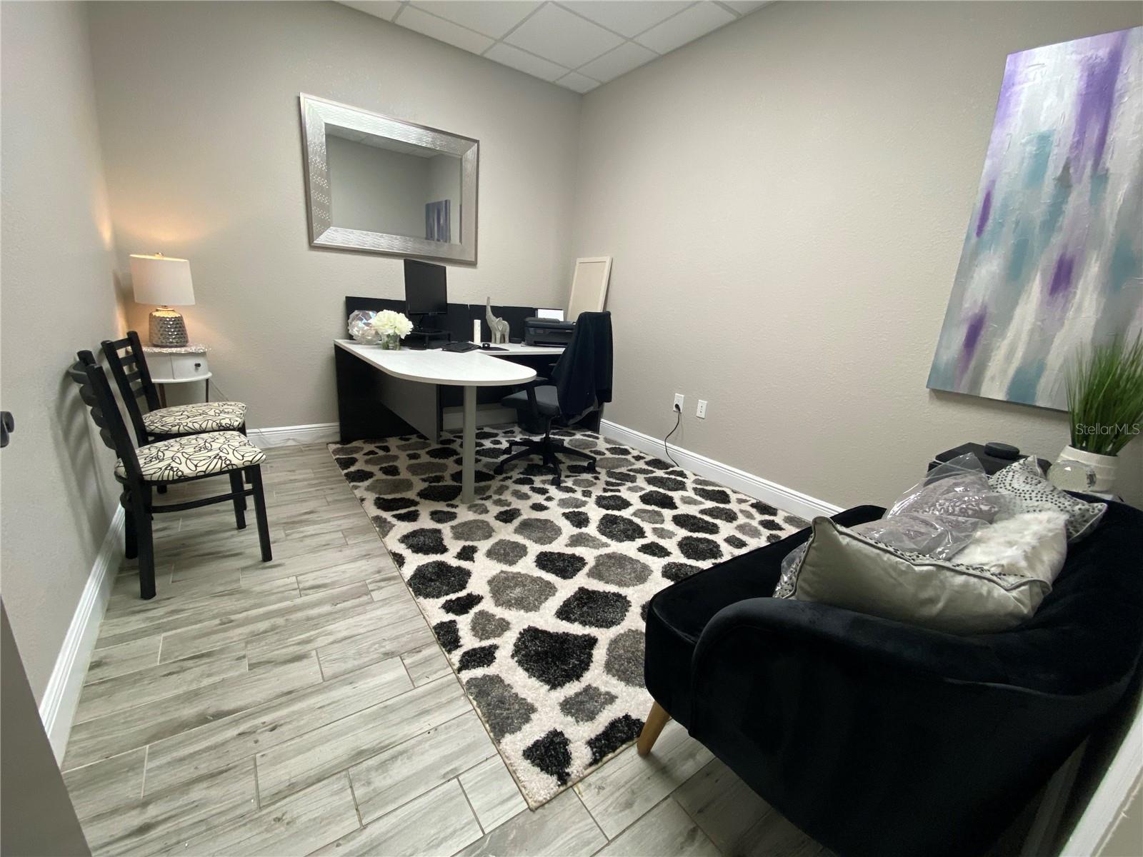 PINEBROOKE BUS PARK PH - Commercial Lease