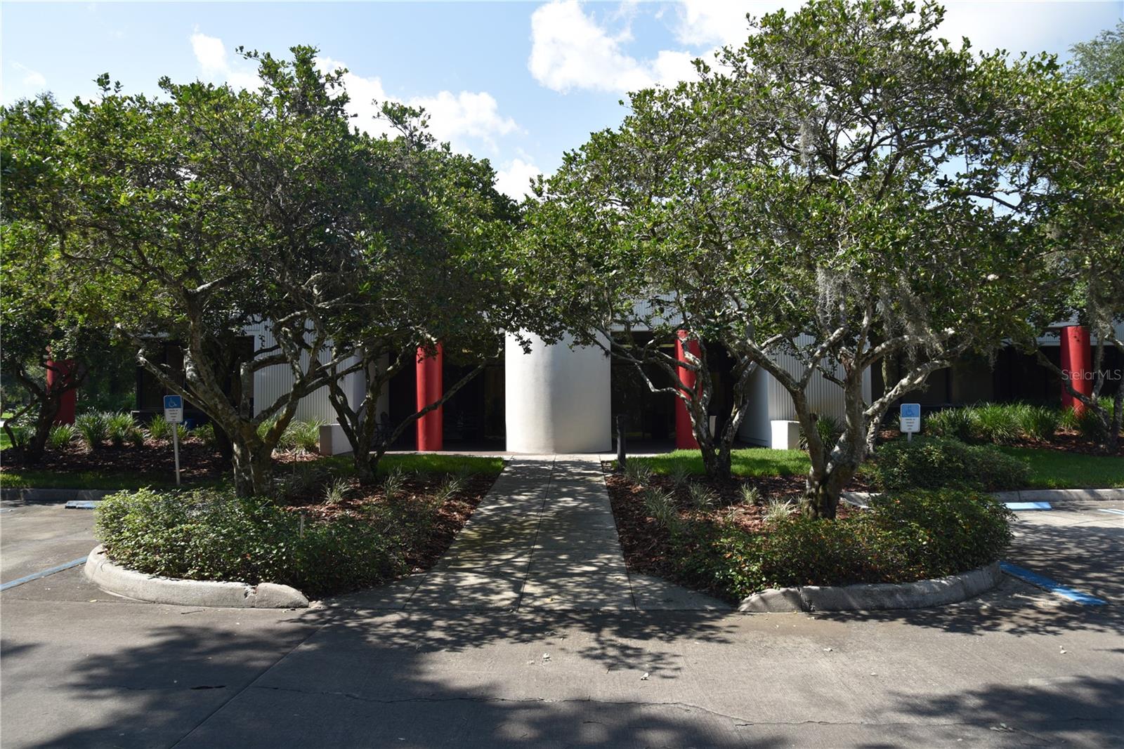 PINEBROOKE BUS PARK PH - Commercial Lease