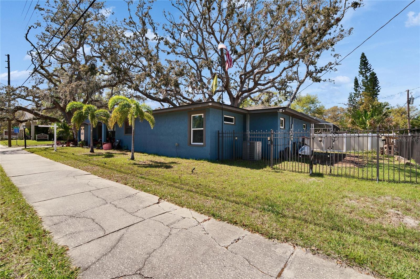 725 PHILIPPE PARKWAY