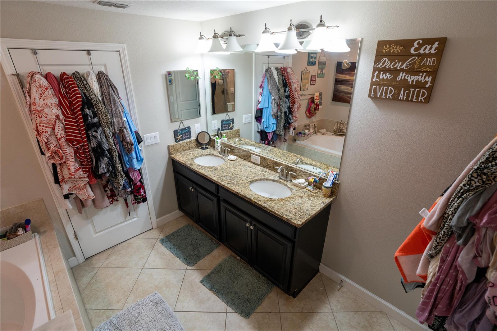 HIDDEN OAKS TWNHMS - Residential