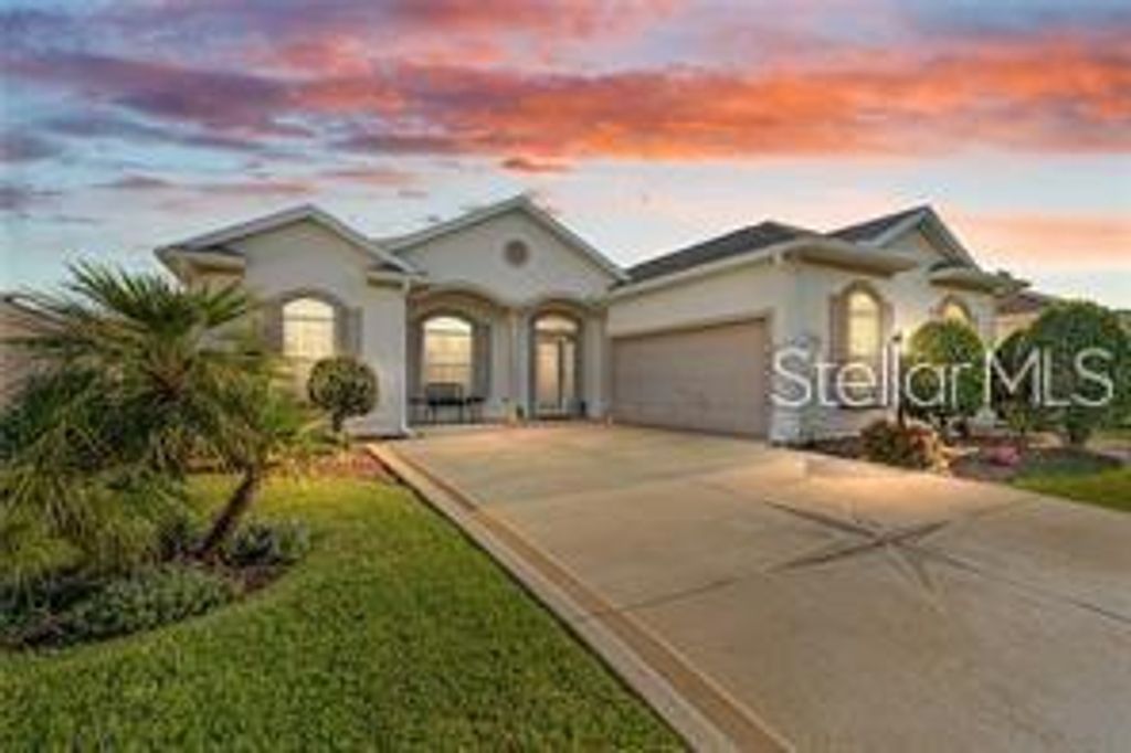 Photo of 17951 SE 115th Circle, Summerfield, FL 34491 (MLS # OM724028)