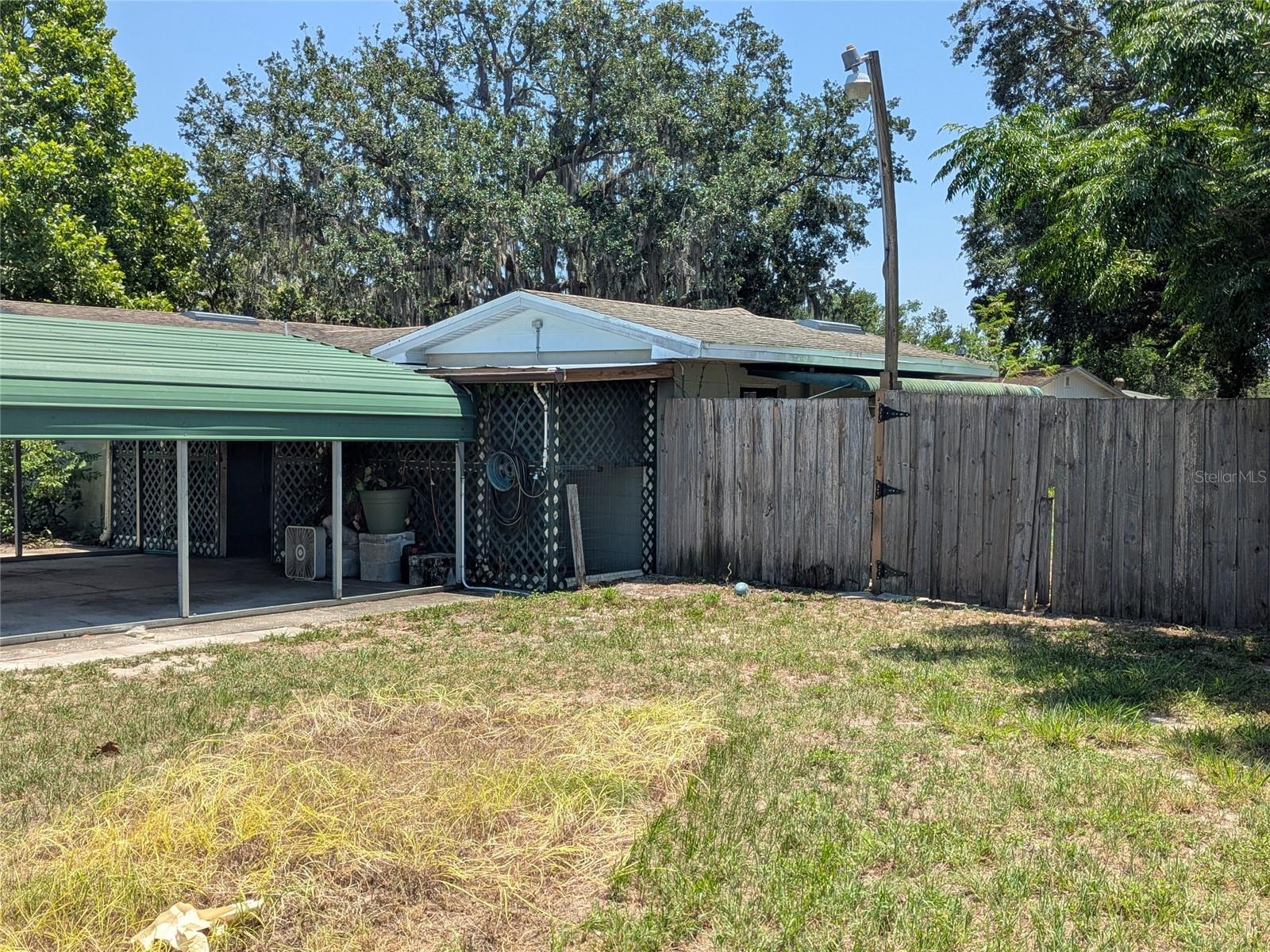 1095 GOLDEN ISLE DRIVE