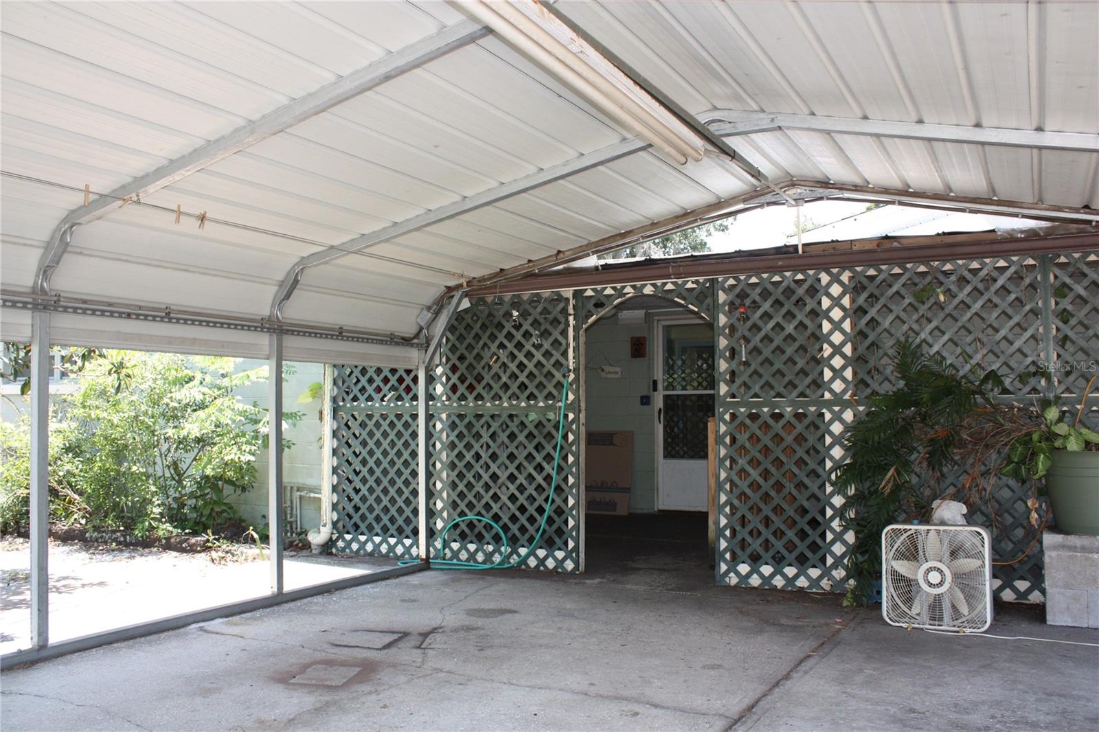 1095 GOLDEN ISLE DRIVE