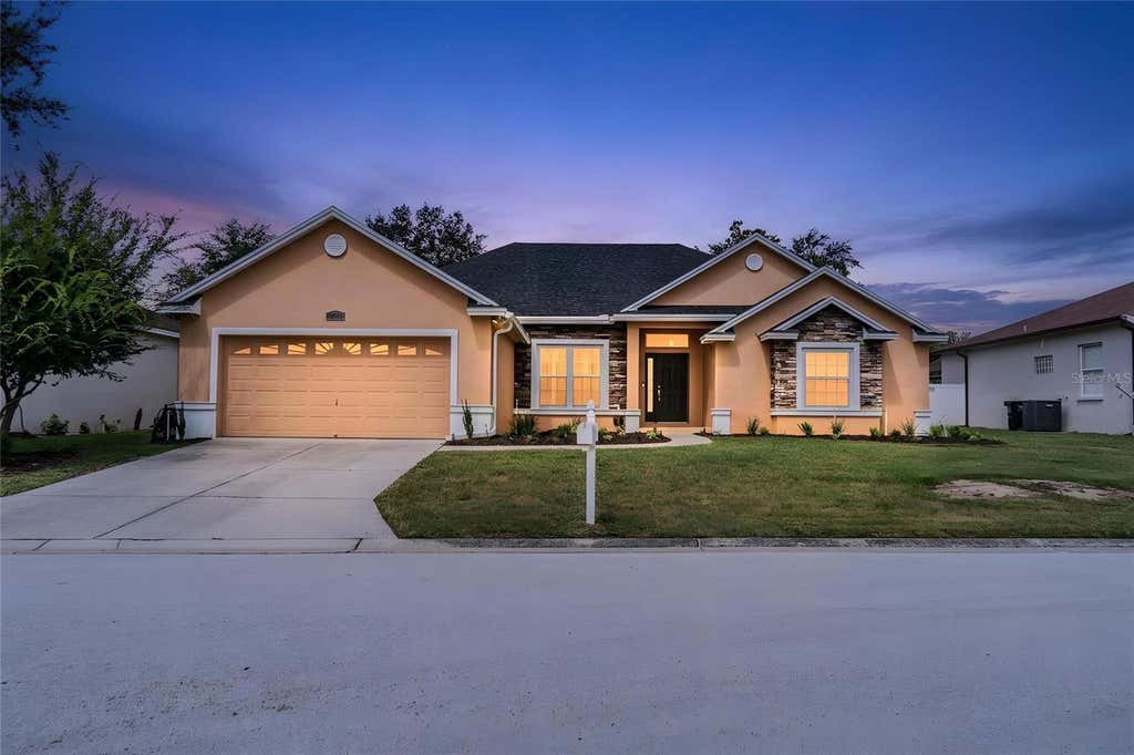 Photo of 6331 Alamanda Hills Drive, Lakeland, FL 33813 (MLS # L4964506)