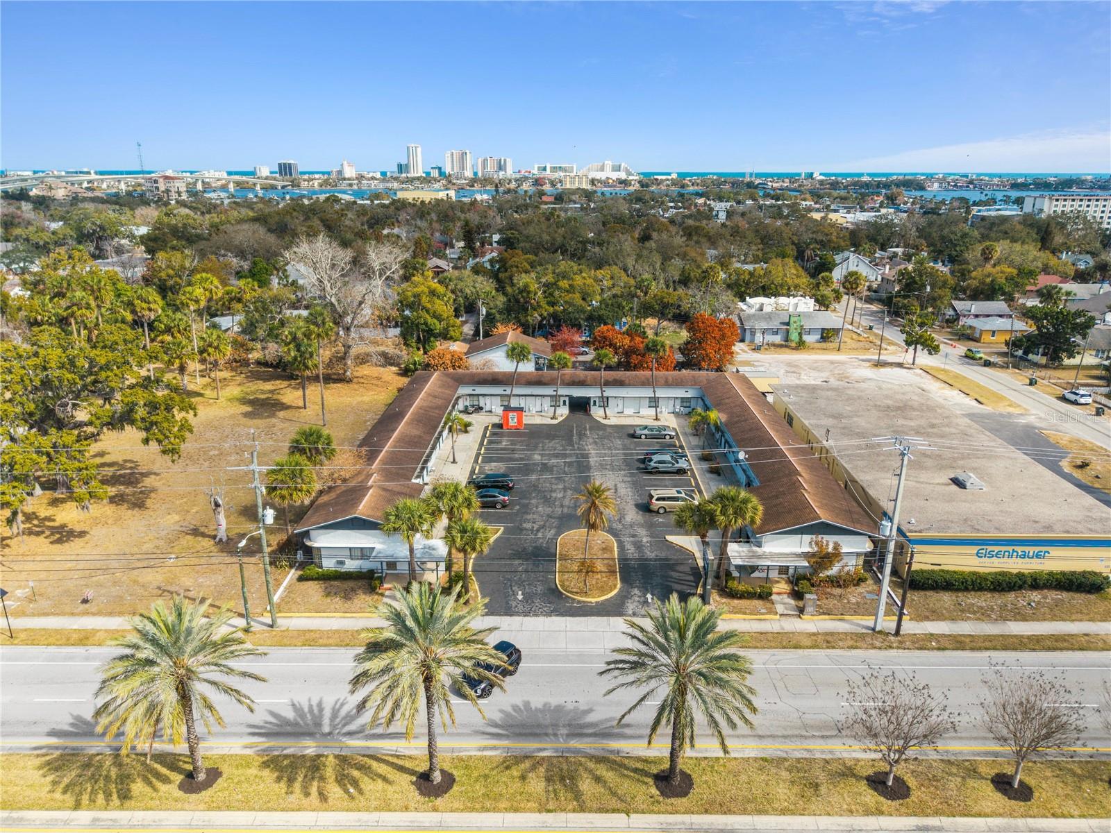 KINGSTON - Commercial Sale