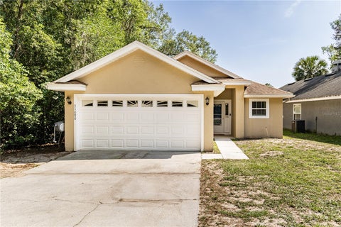 Tiny photo for 31080 Lochmore Circle, Sorrento, FL 32776 (MLS # G5112308)