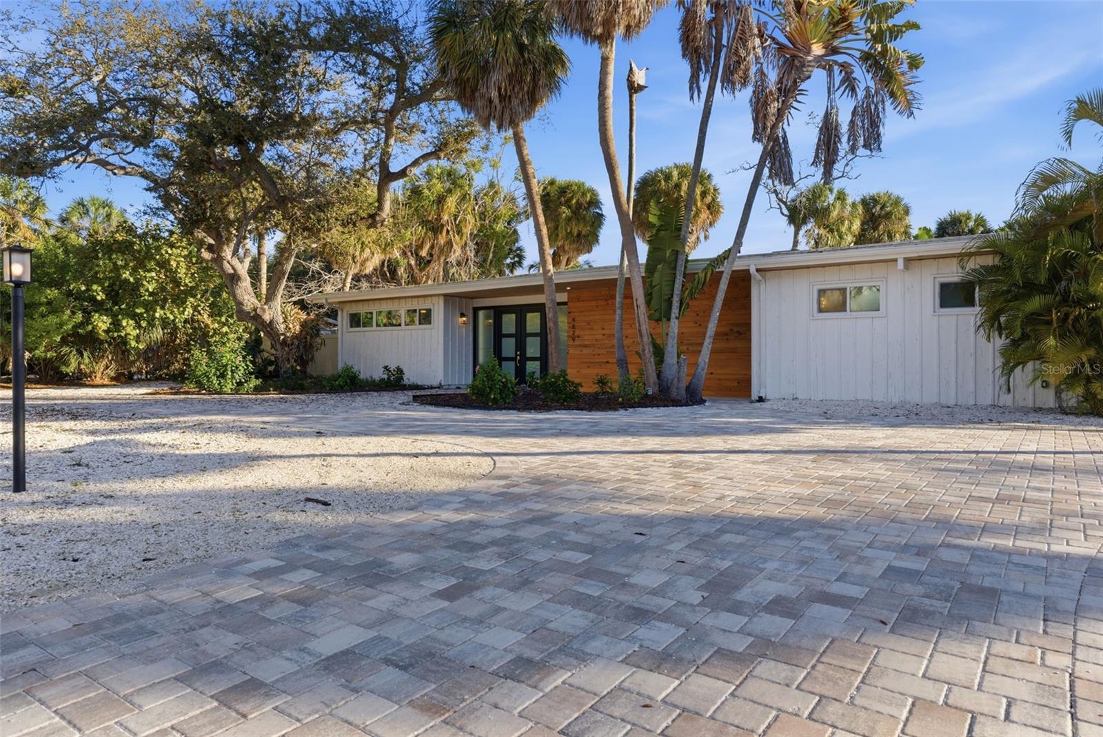 4879 COMMONWEALTH DRIVE