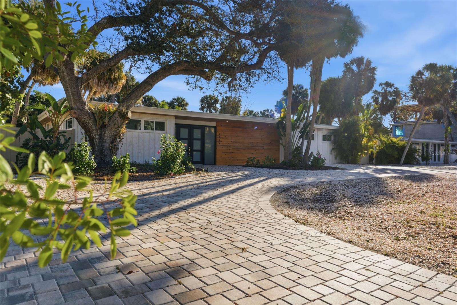 4879 COMMONWEALTH DRIVE