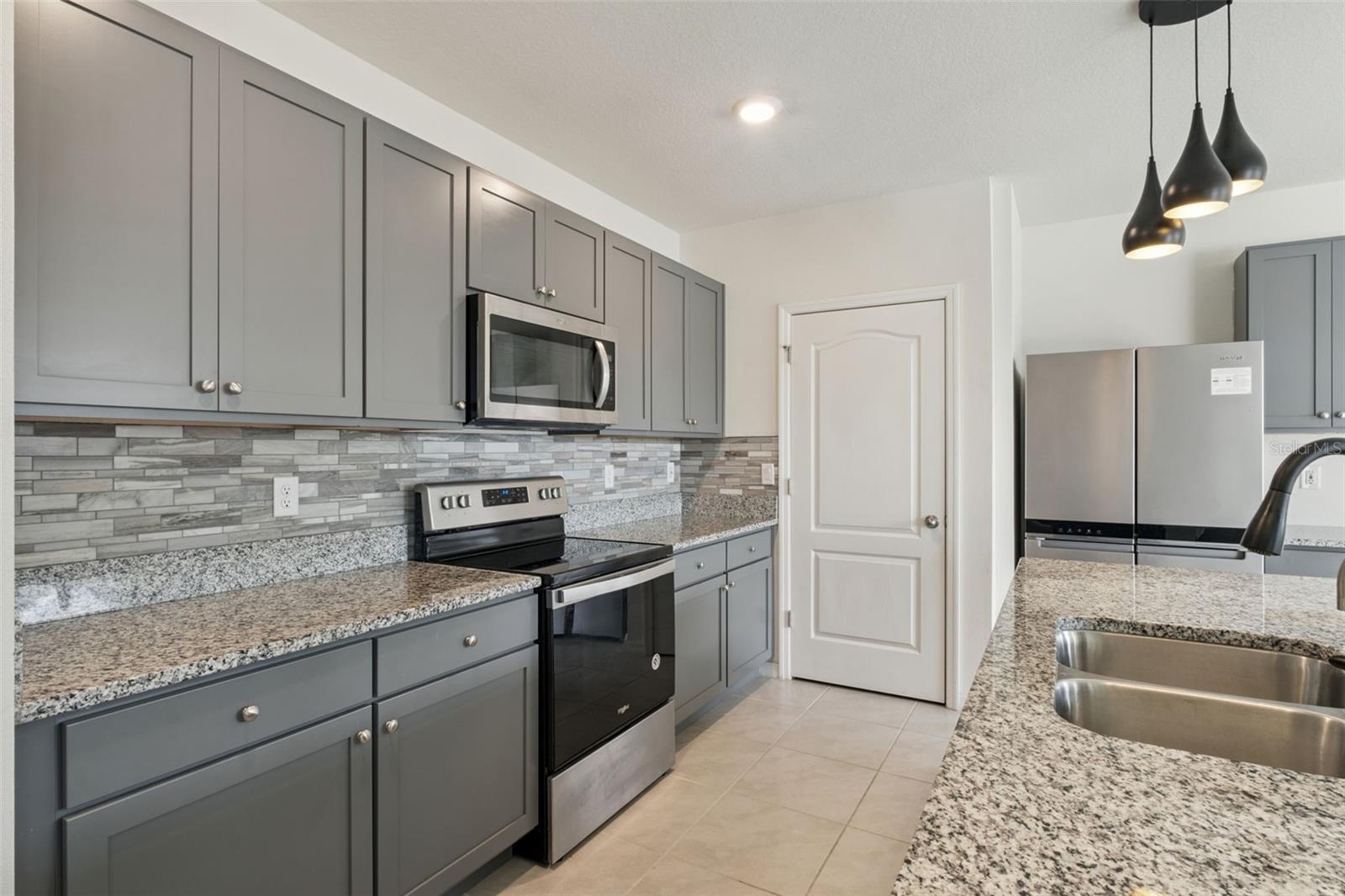 LAKE GLEASON RESERVE - Residential