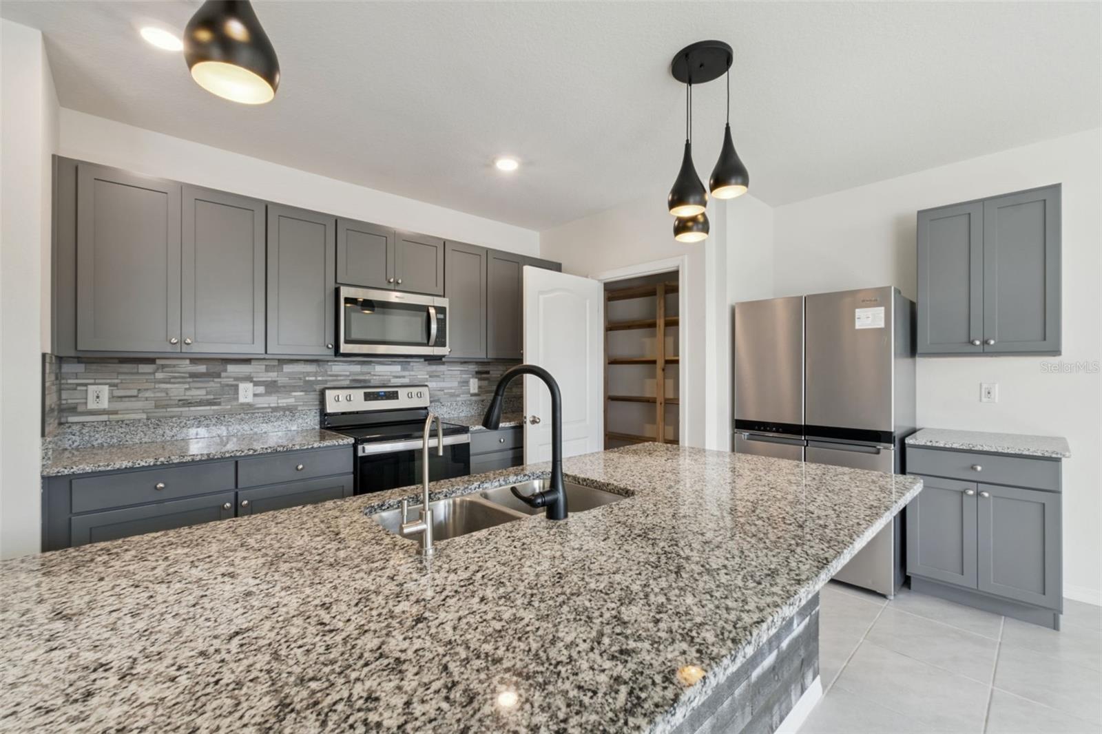 LAKE GLEASON RESERVE - Residential