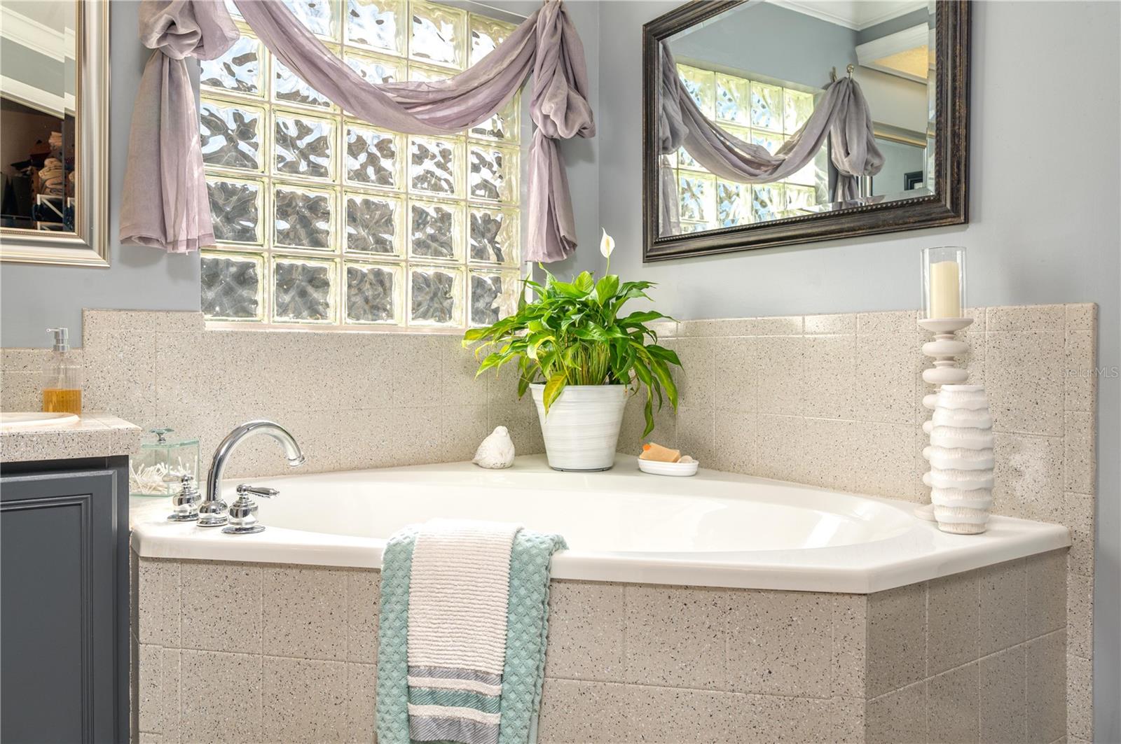 ARIETTA PALMS - Residential