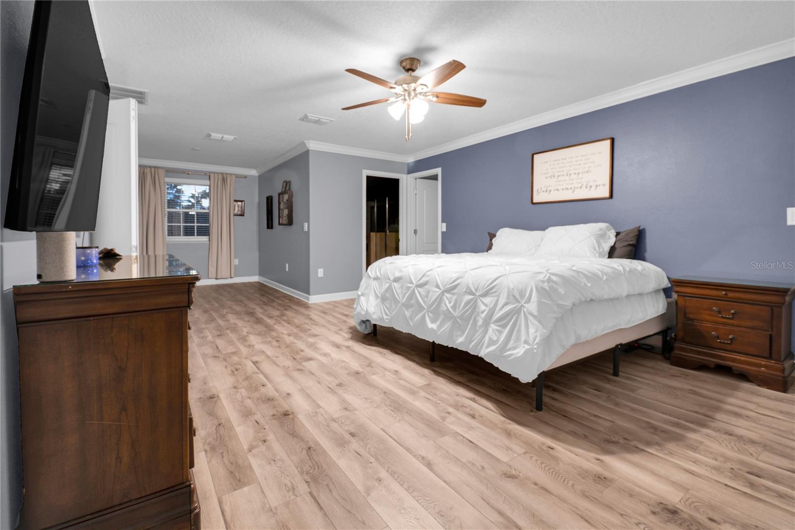 1301 GLENEAGLES LANE