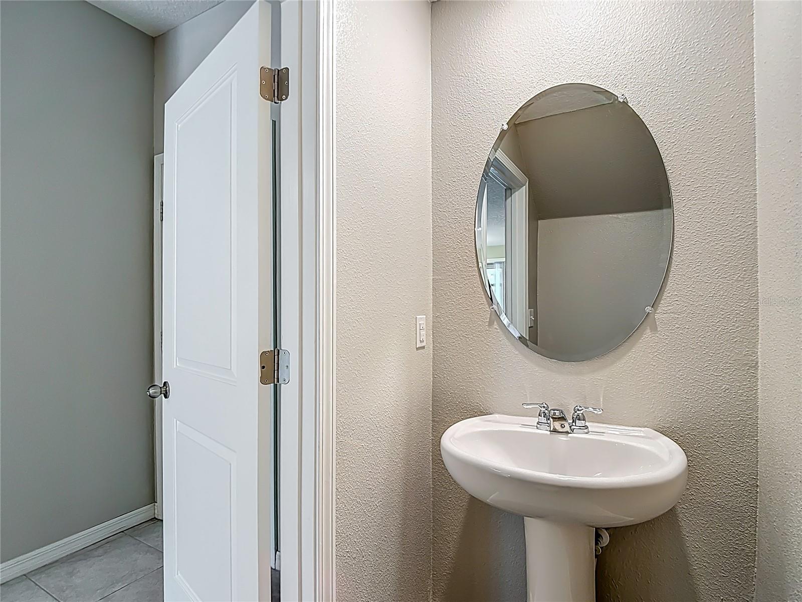 VENTANA TWNHMS AT WATERS EDGE - Residential