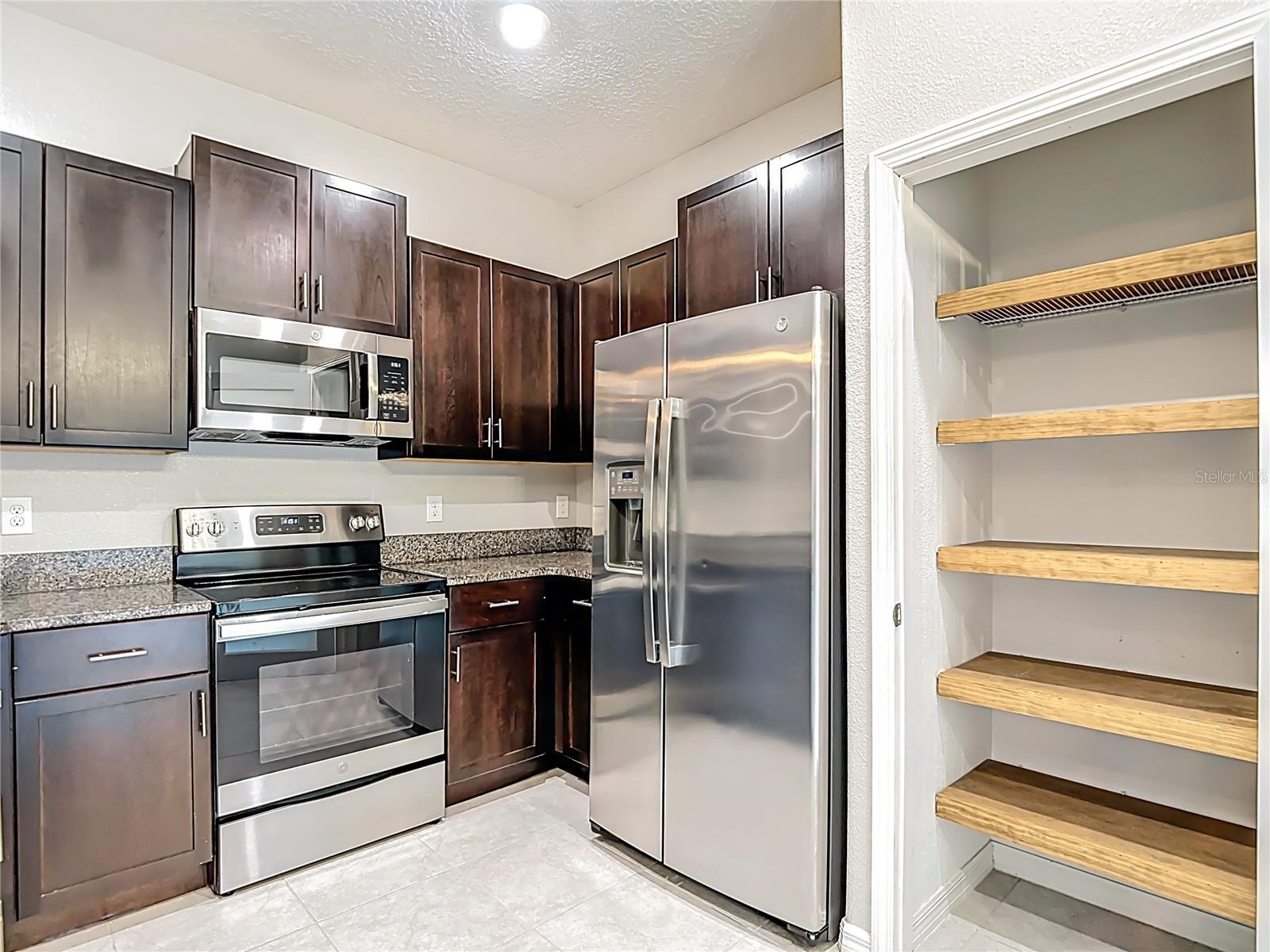 VENTANA TWNHMS AT WATERS EDGE - Residential