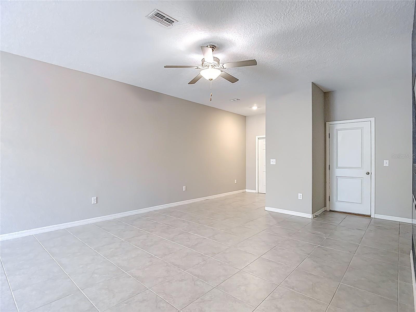 VENTANA TWNHMS AT WATERS EDGE - Residential