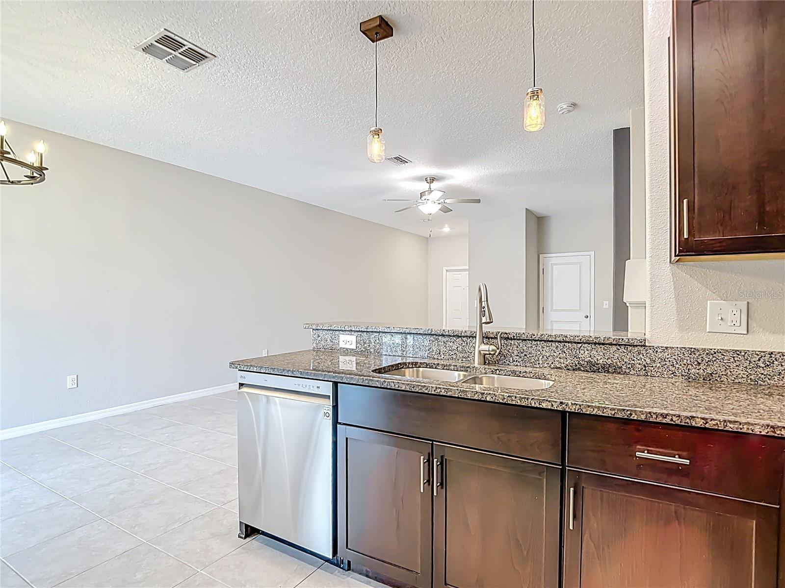 VENTANA TWNHMS AT WATERS EDGE - Residential