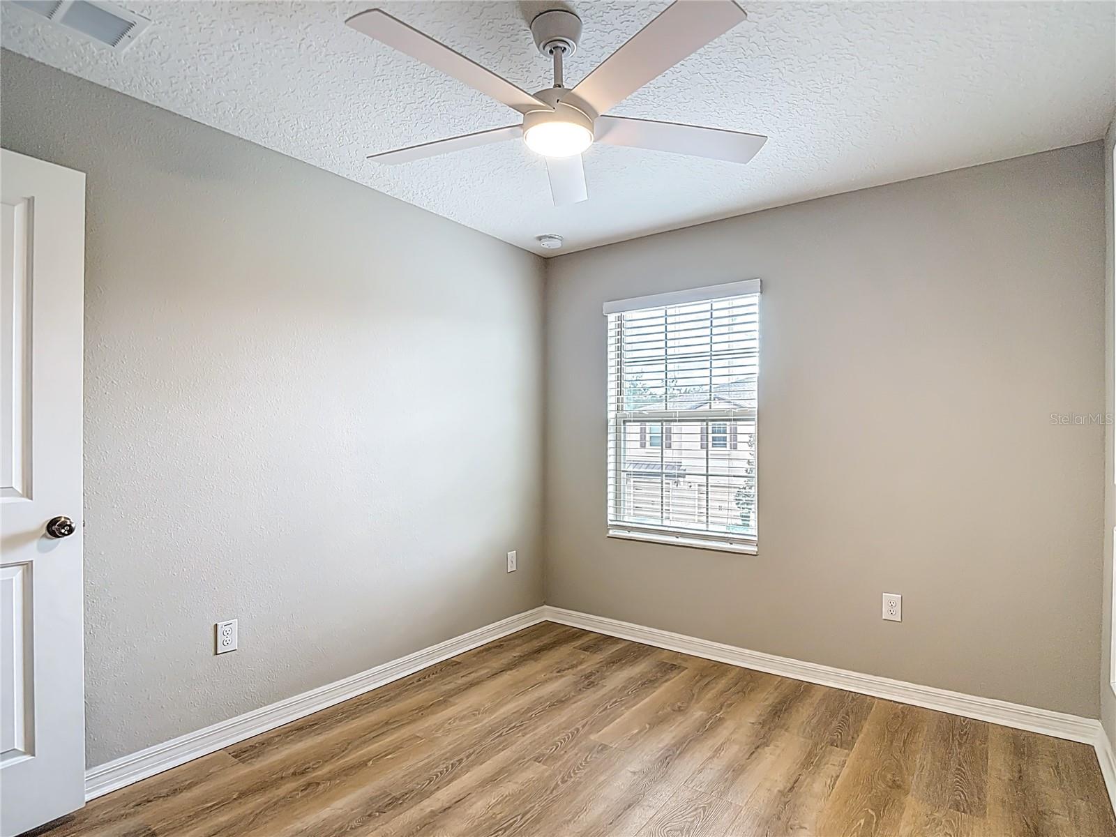 VENTANA TWNHMS AT WATERS EDGE - Residential