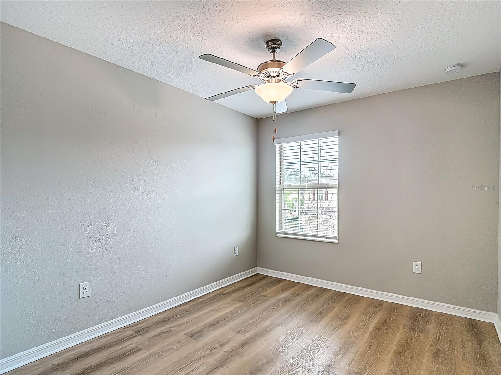 VENTANA TWNHMS AT WATERS EDGE - Residential