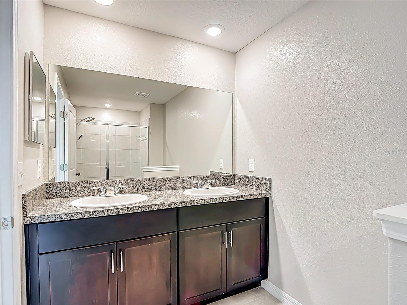 VENTANA TWNHMS AT WATERS EDGE - Residential