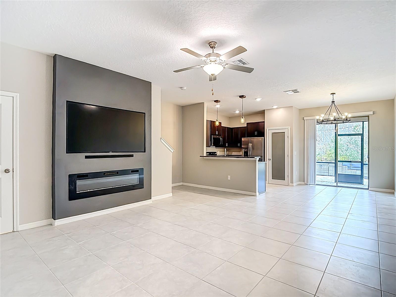 VENTANA TWNHMS AT WATERS EDGE - Residential