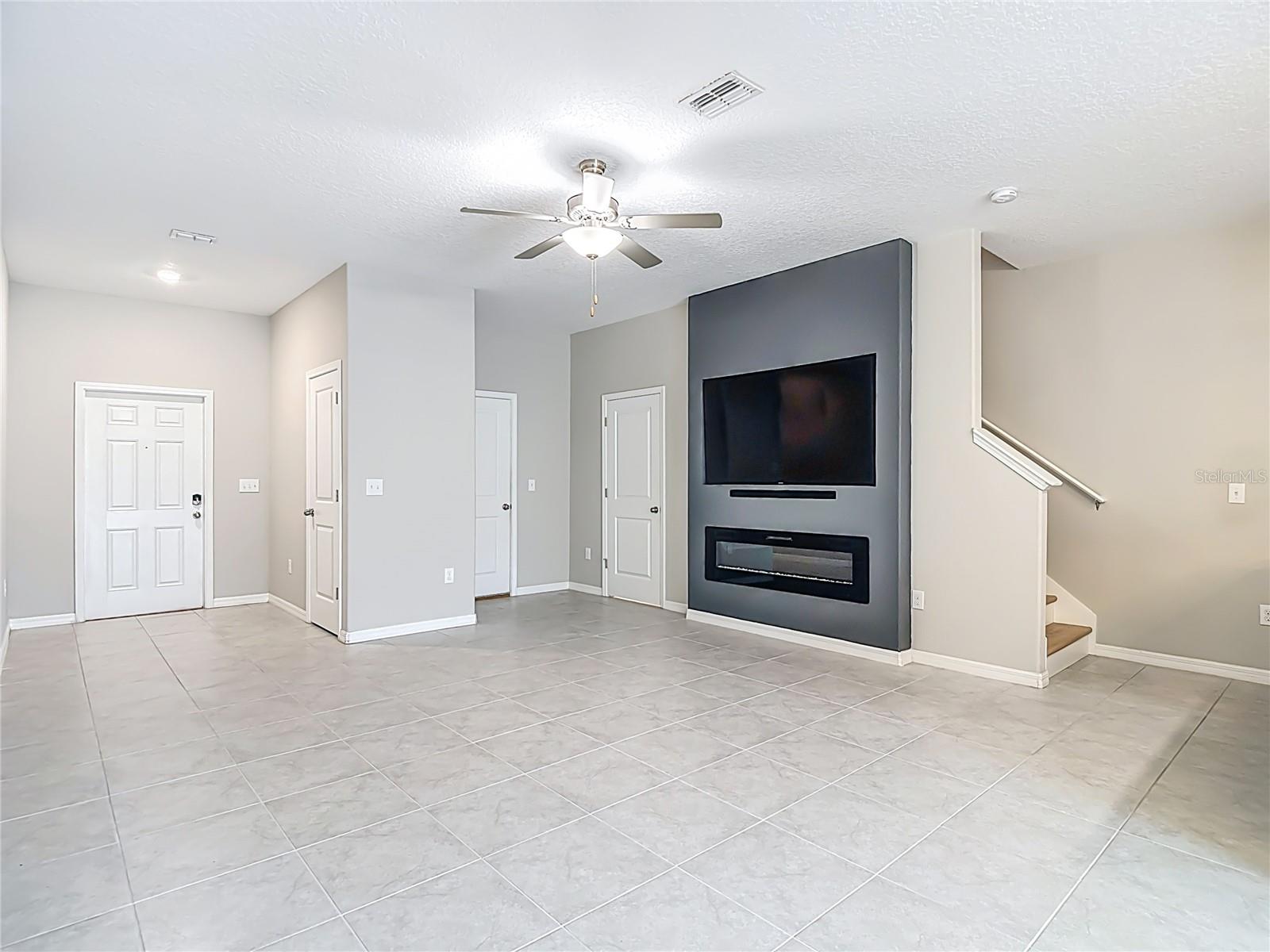 VENTANA TWNHMS AT WATERS EDGE - Residential