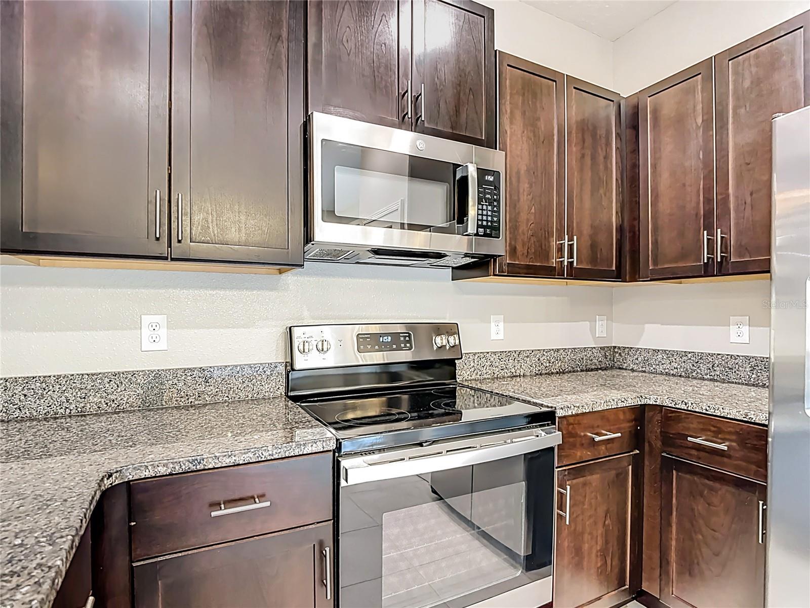 VENTANA TWNHMS AT WATERS EDGE - Residential