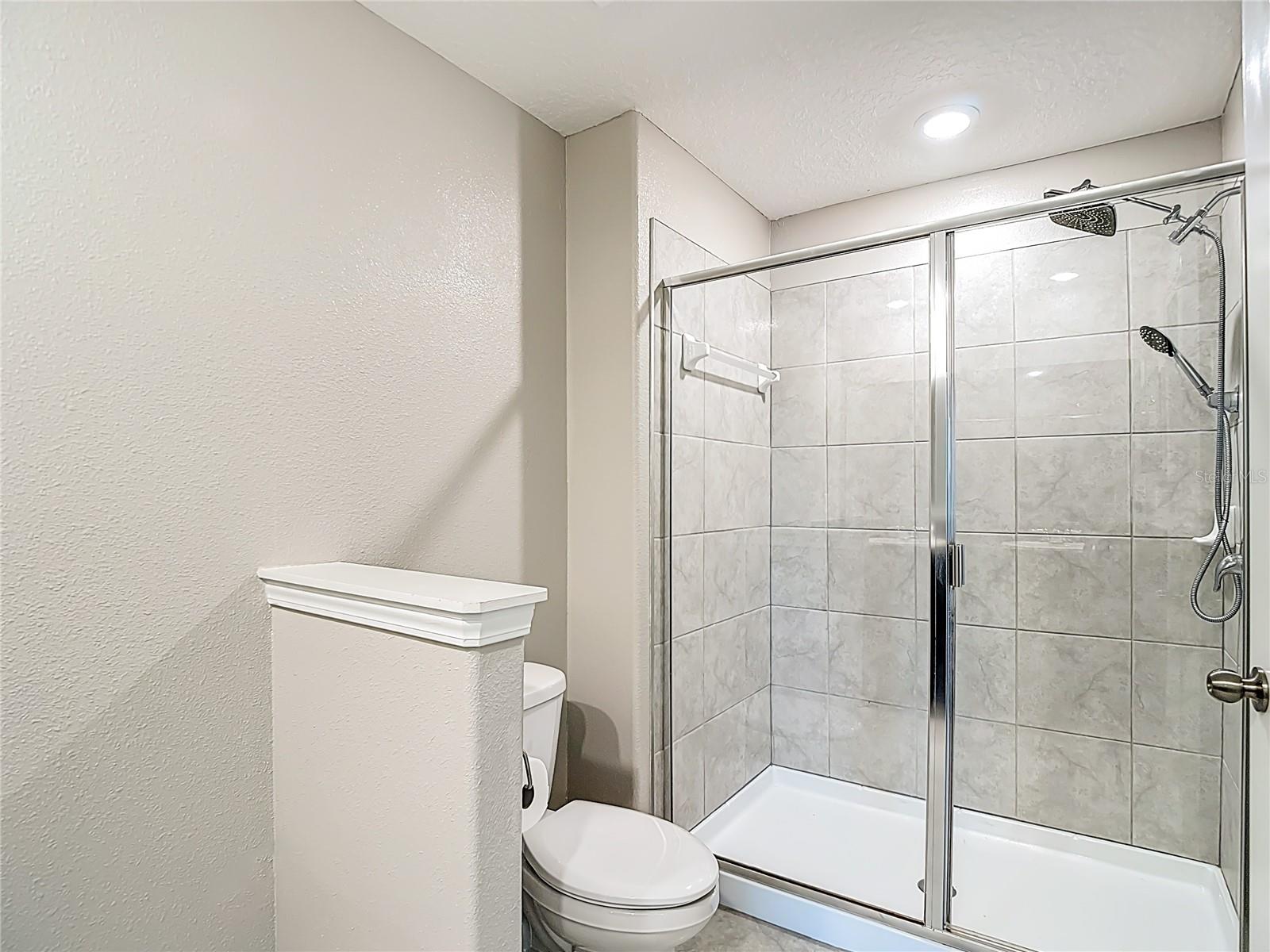 VENTANA TWNHMS AT WATERS EDGE - Residential