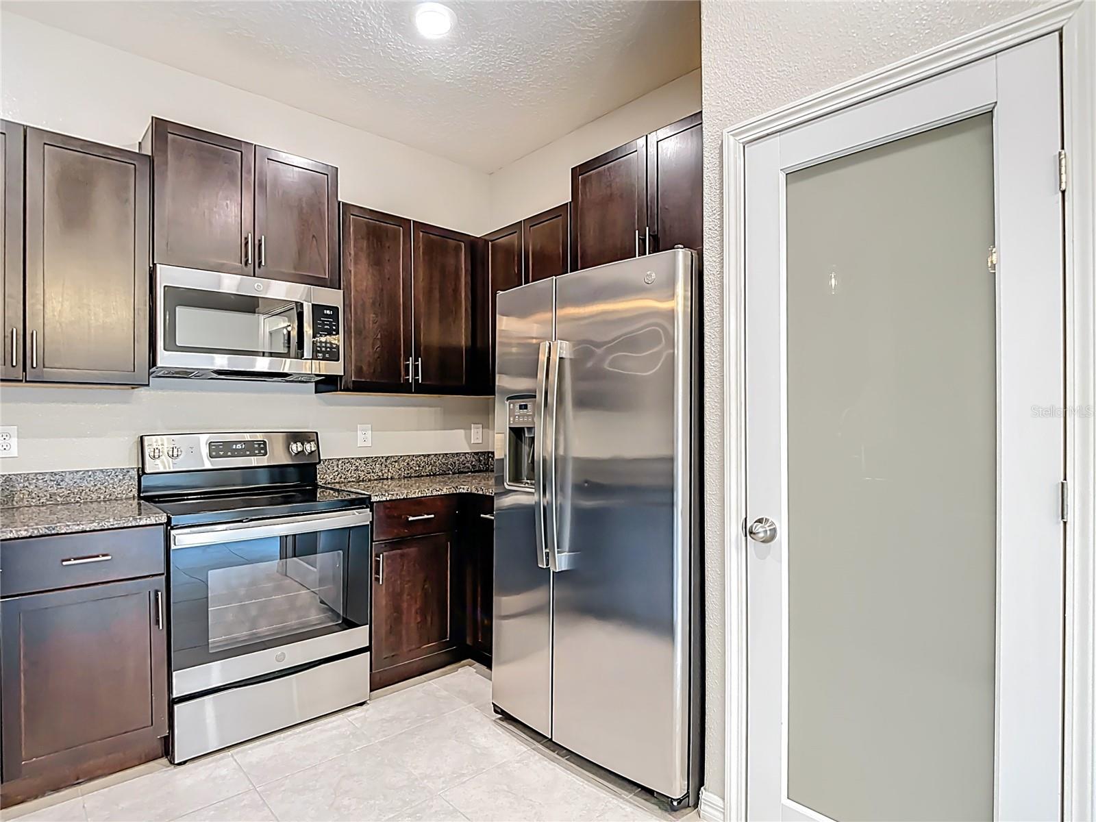 VENTANA TWNHMS AT WATERS EDGE - Residential