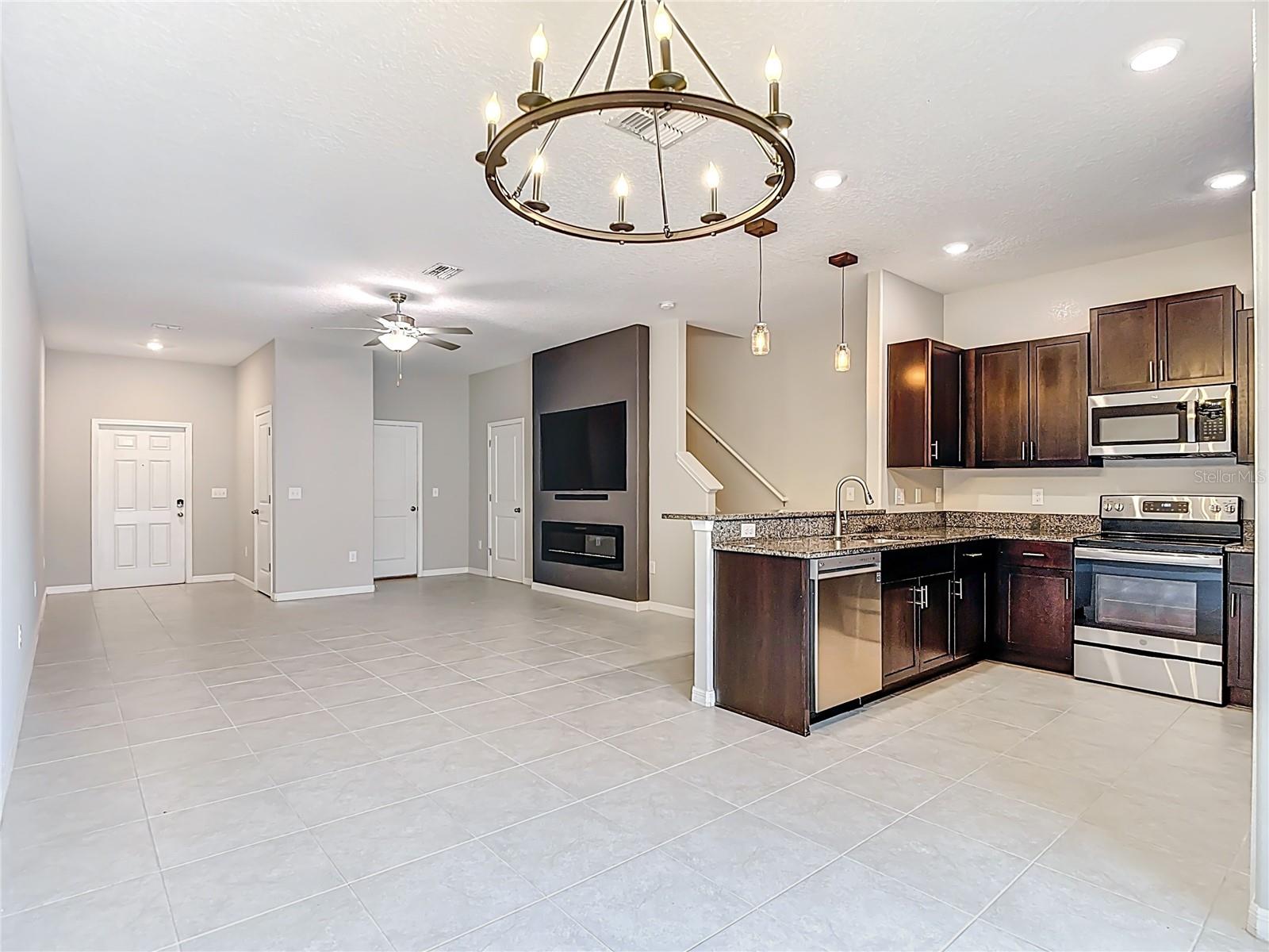 VENTANA TWNHMS AT WATERS EDGE - Residential