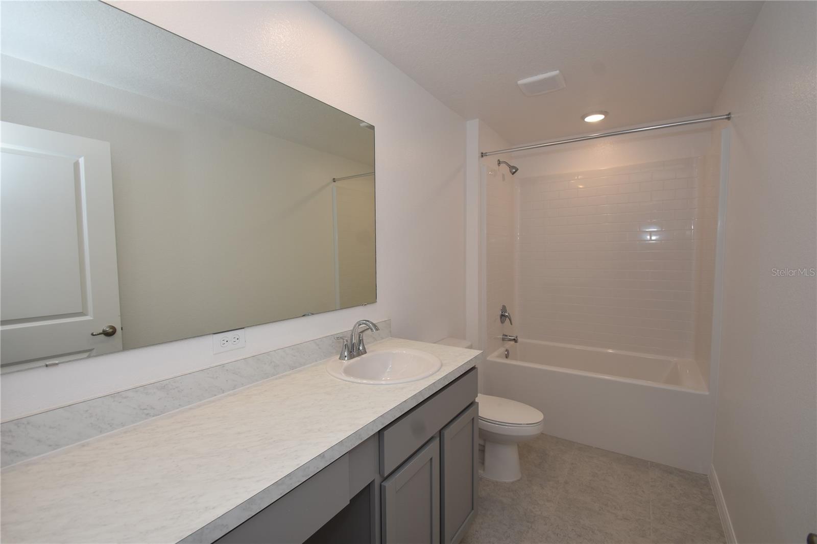 QUAIL HOLLOW - Residential Lease
