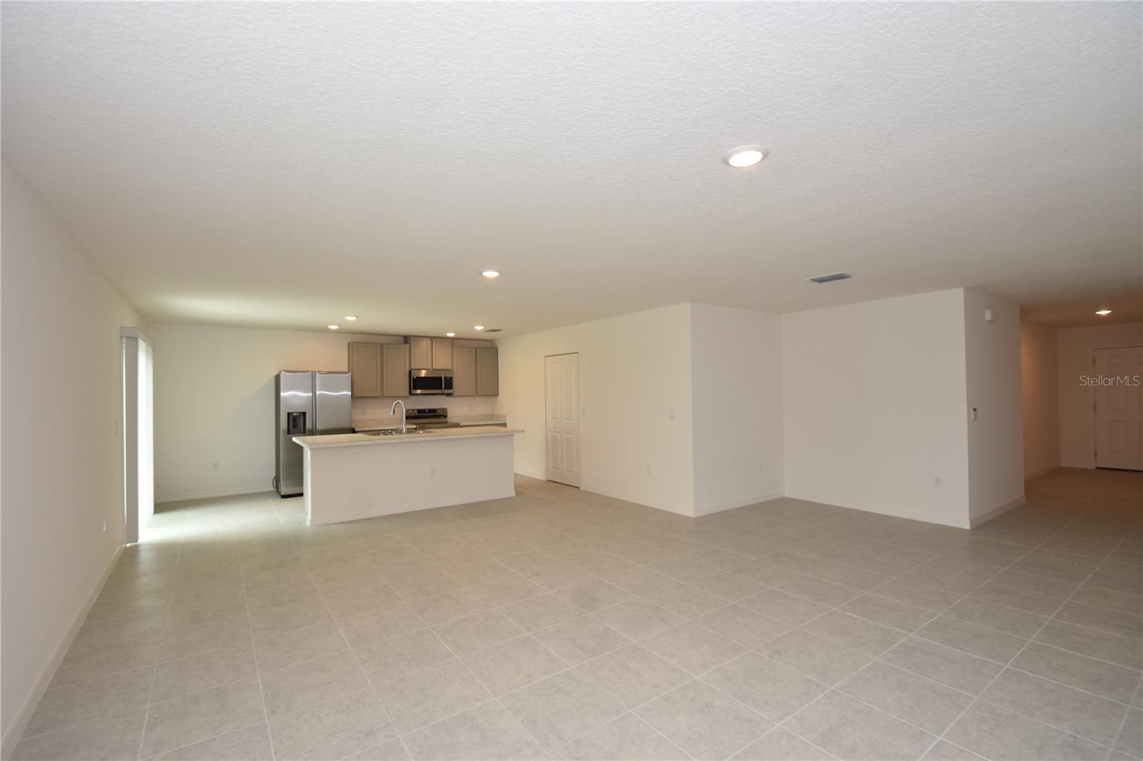 QUAIL HOLLOW - Residential Lease