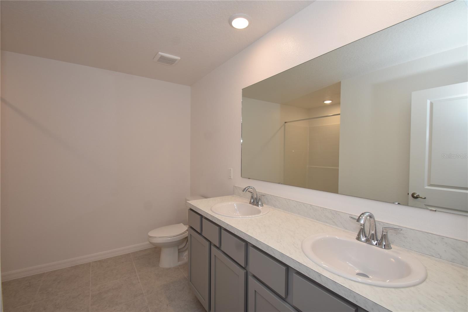 QUAIL HOLLOW - Residential Lease