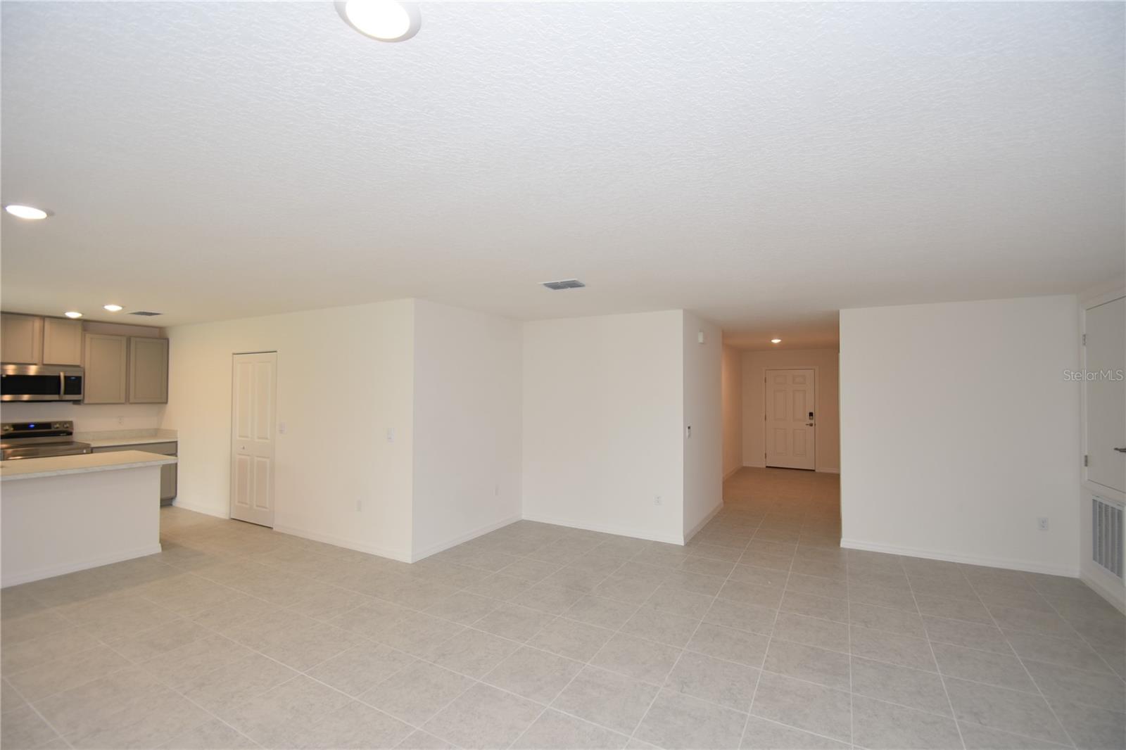 QUAIL HOLLOW - Residential Lease