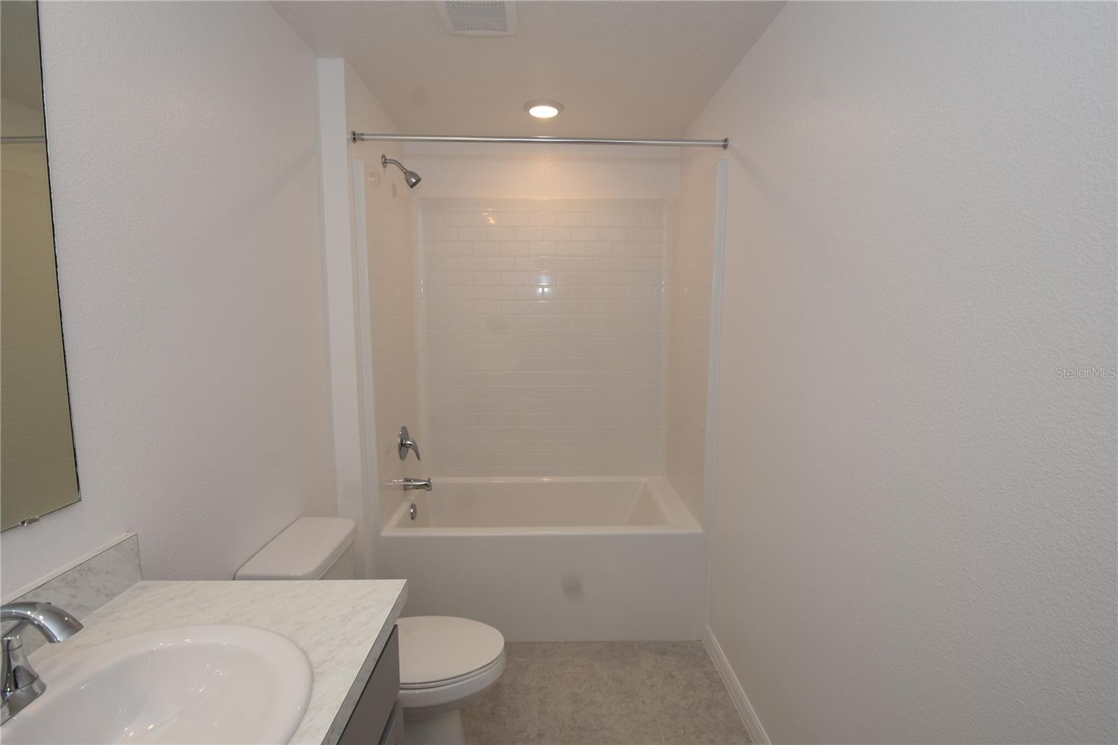 QUAIL HOLLOW - Residential Lease