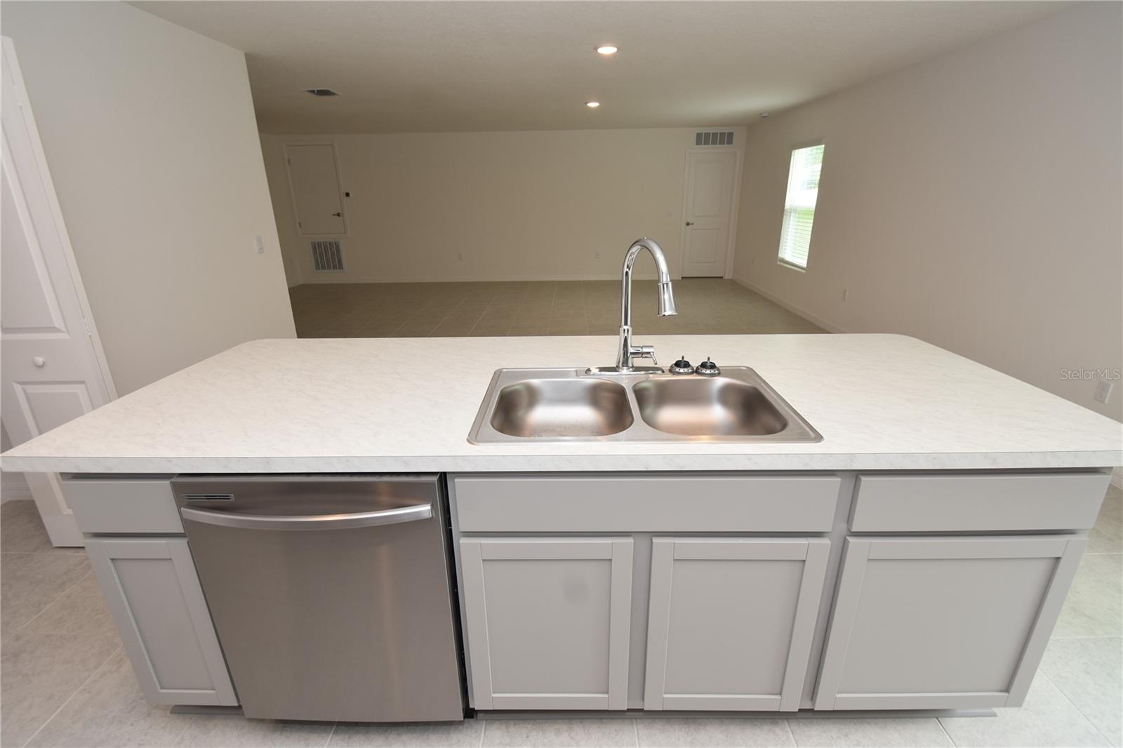 QUAIL HOLLOW - Residential Lease