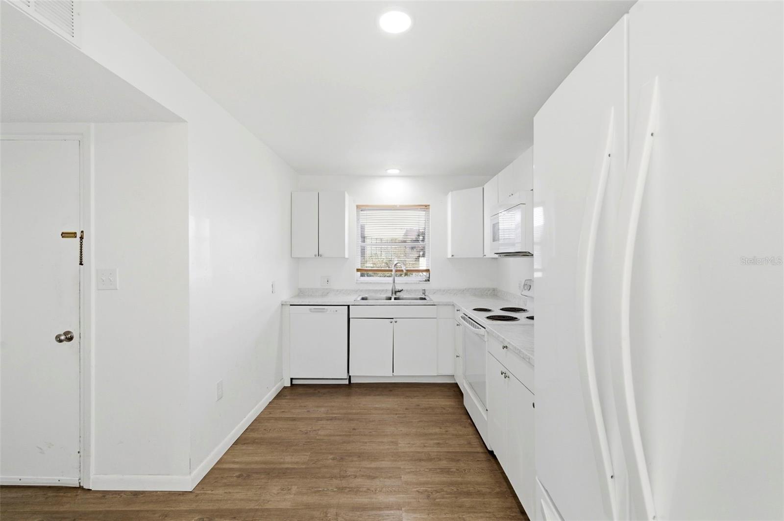 SEMINOLE-ON-THE-GREEN CAVALIER BLDG - Residential Lease