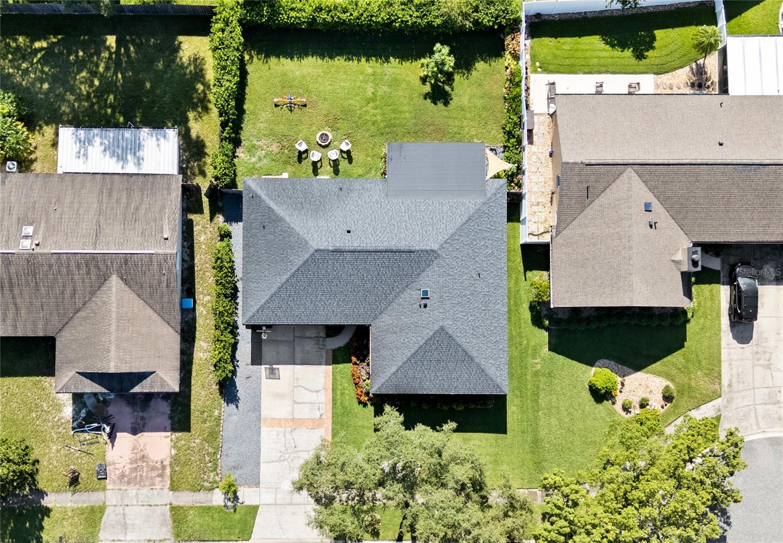 910 RED OAK COURT