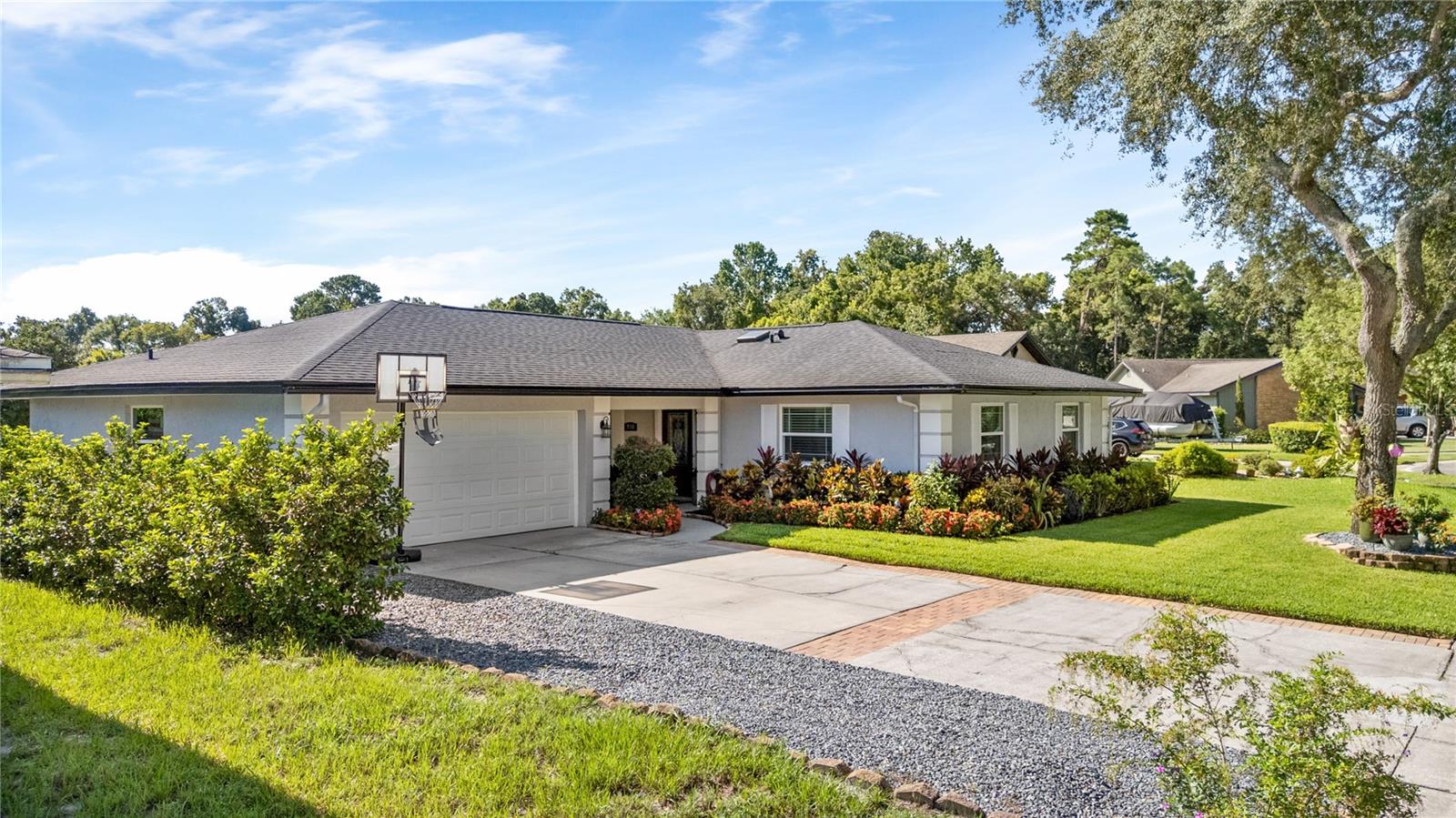 910 RED OAK COURT