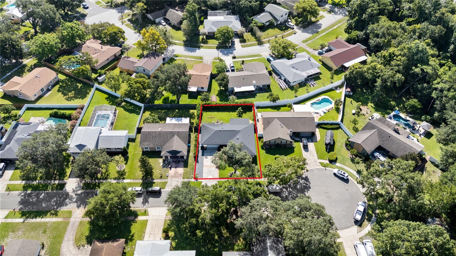 910 RED OAK COURT