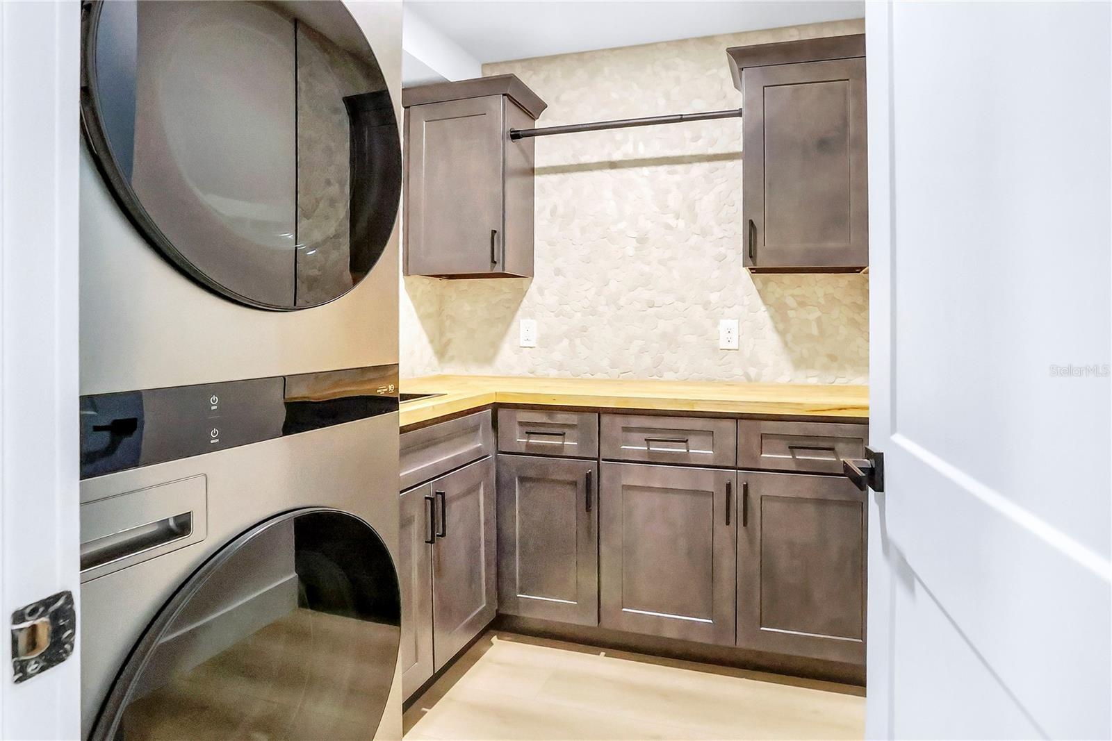 LAKESIDE HOMES - Residential