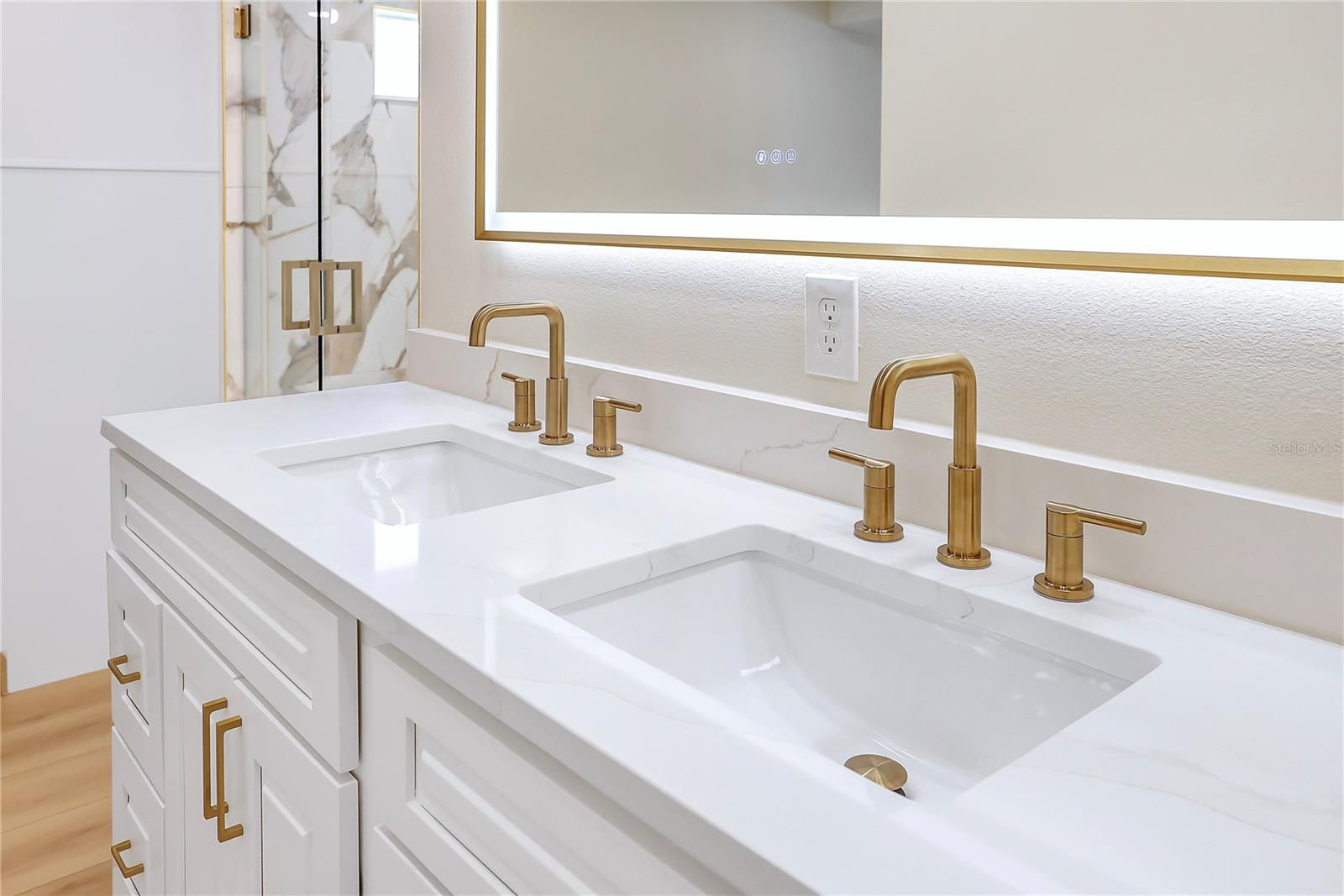 LAKESIDE HOMES - Residential